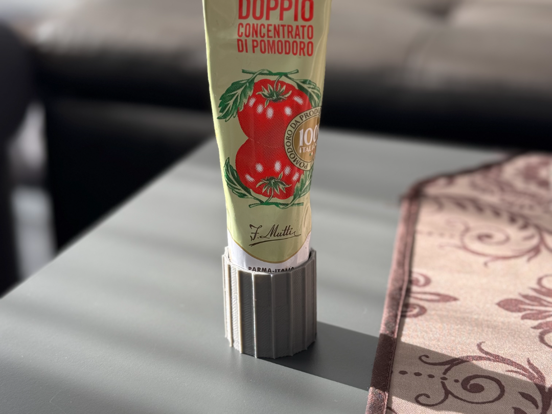 Tomato paste cap/holder for Mutti