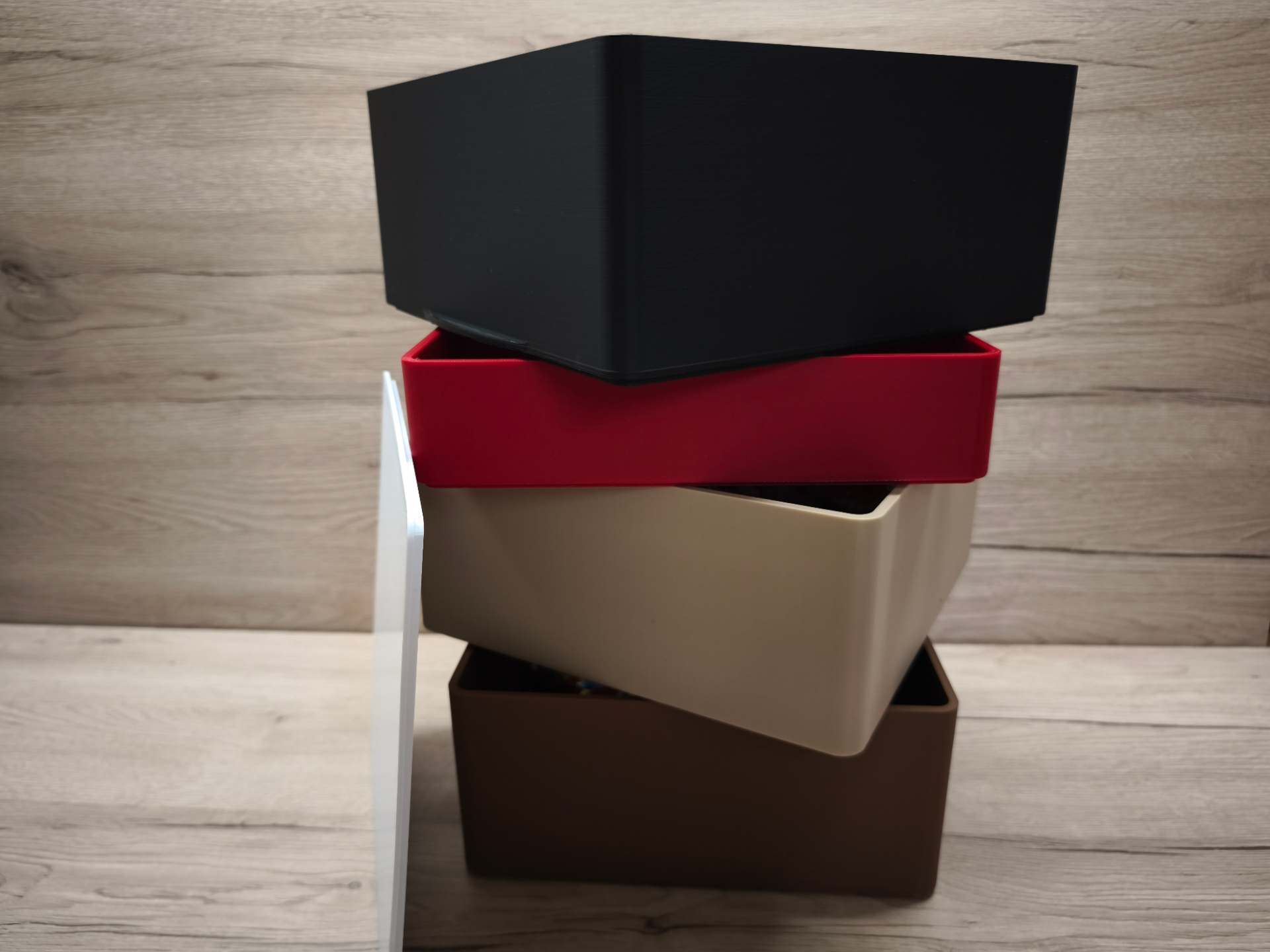 Box / stapelbare Boxen