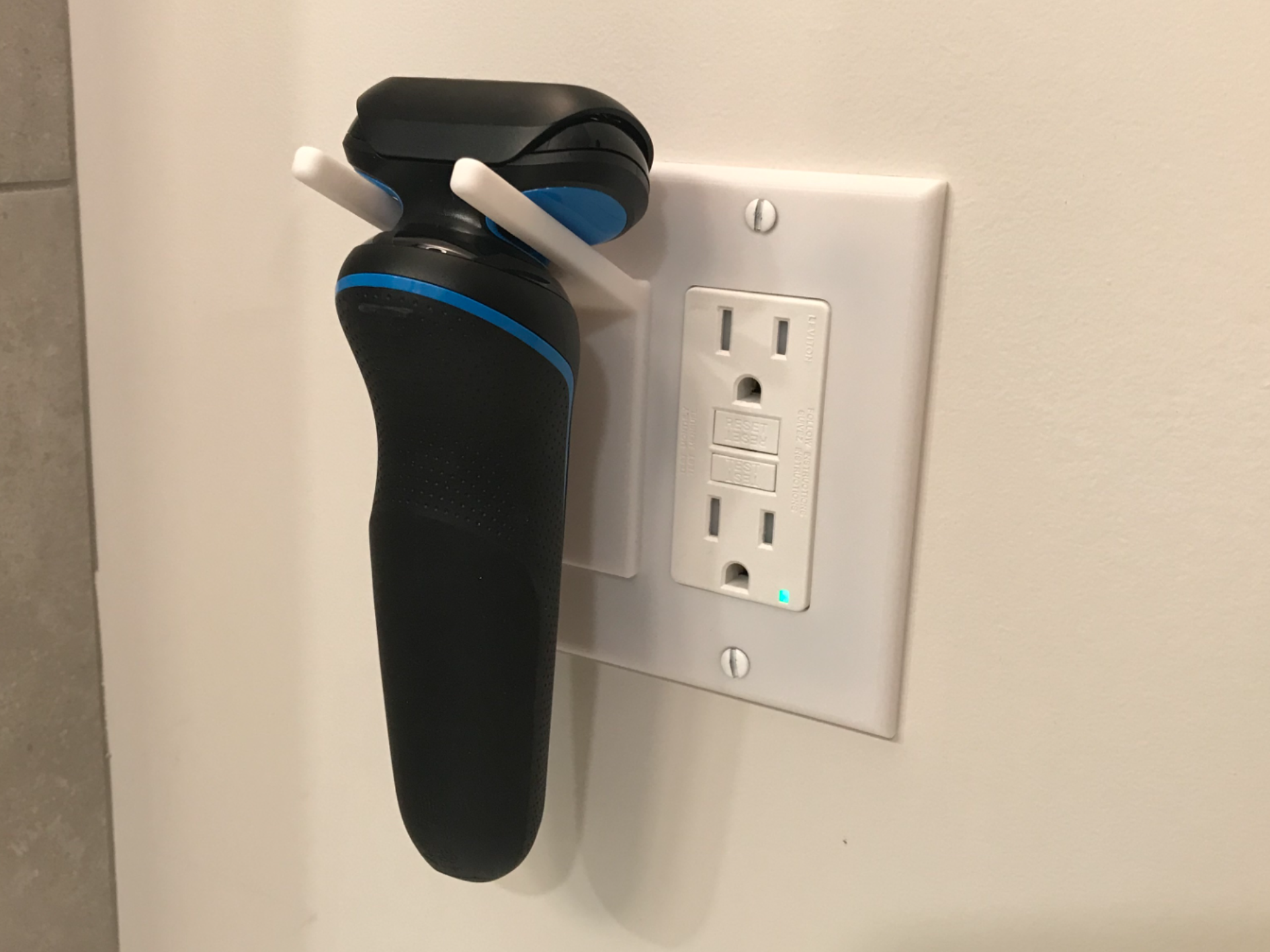 Outlet rack for Braun series 5 shaver