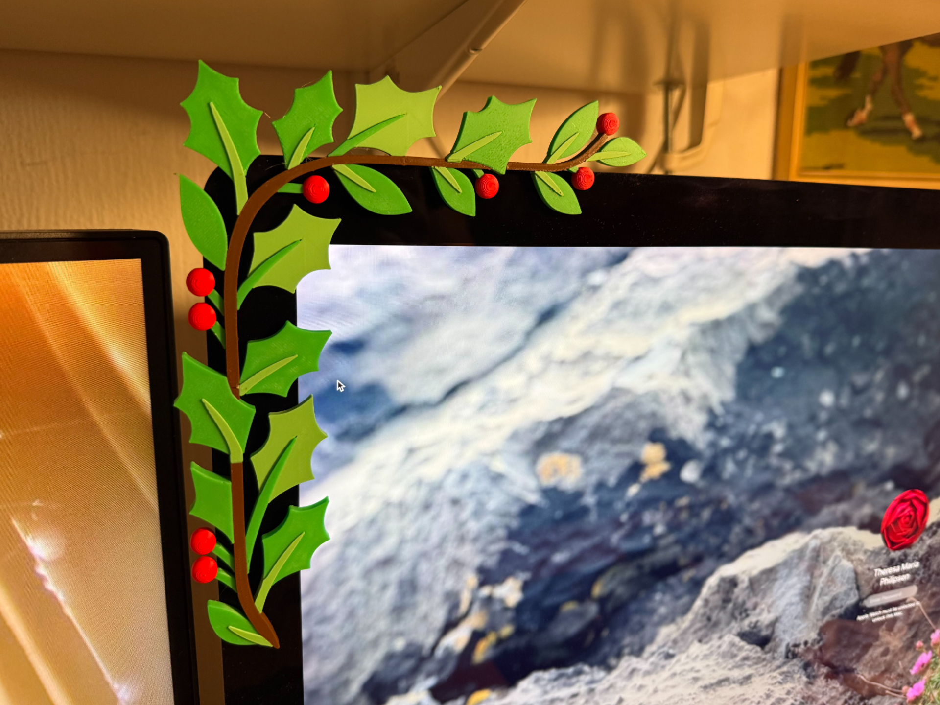 Holly Christmas Garland for Monitor