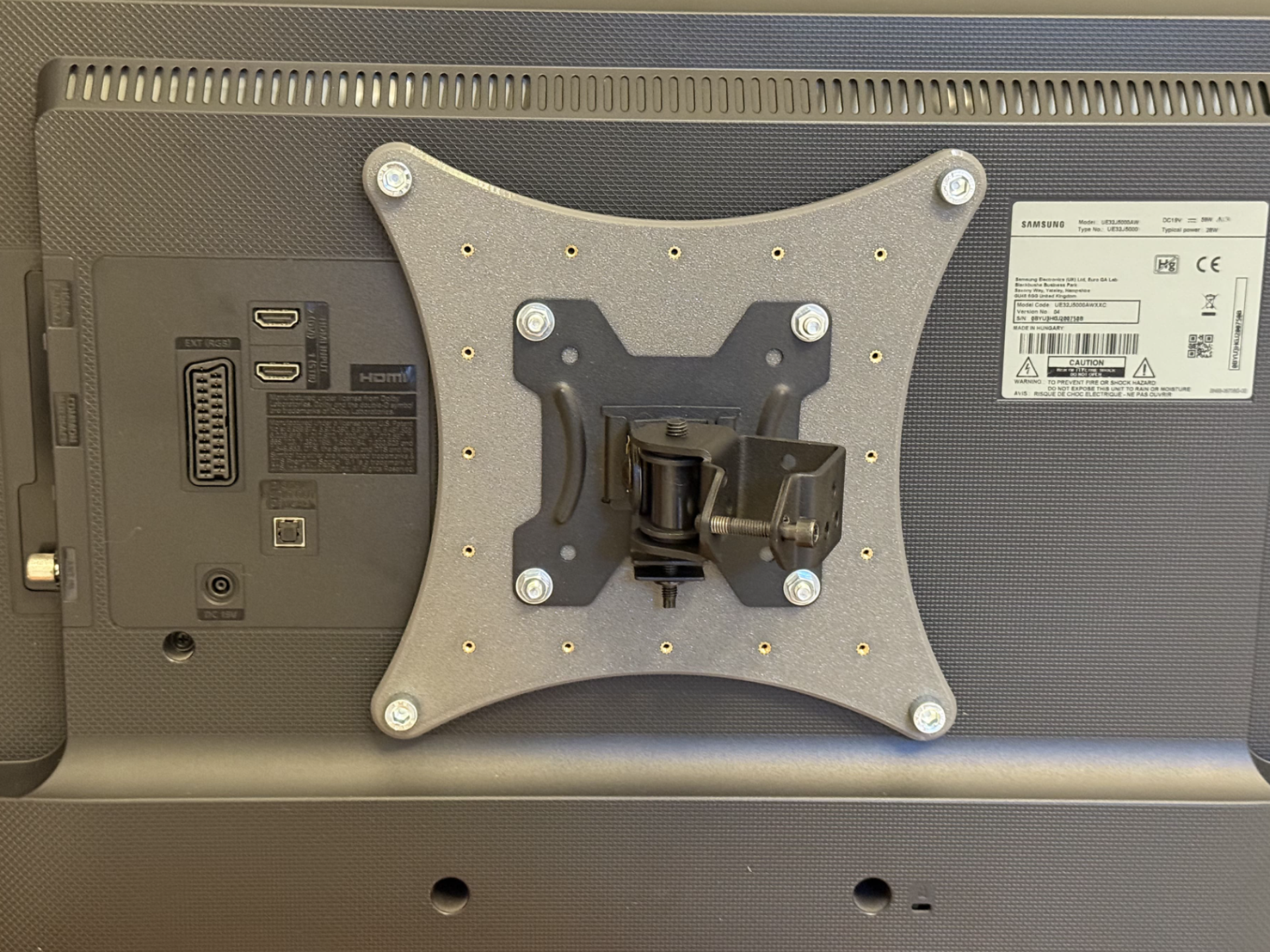 VESA 100 to VESA 200 Adapter