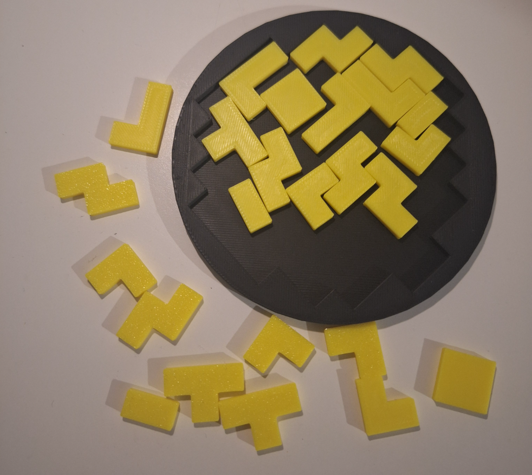 Tetris style circular puzzle