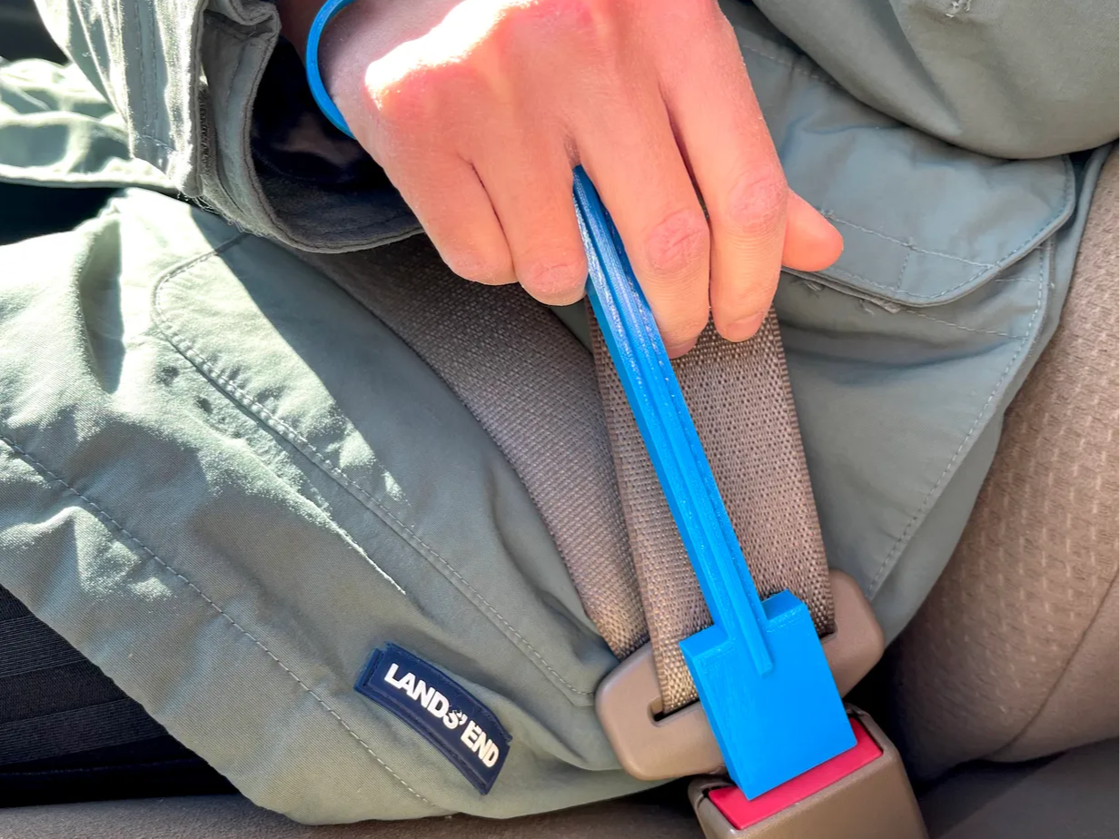 Seatbelt release aid