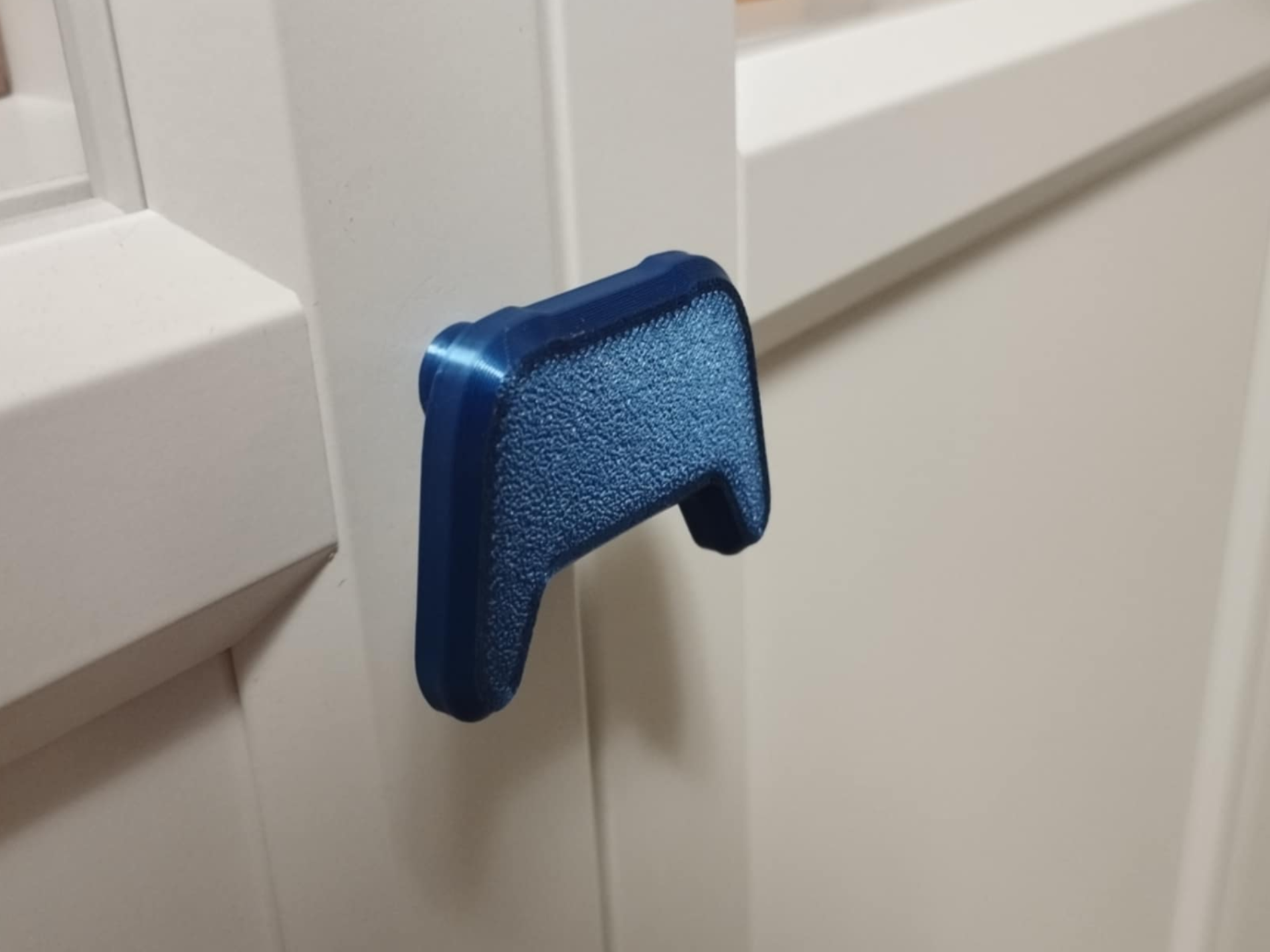Game controler drawer/cupboard handle