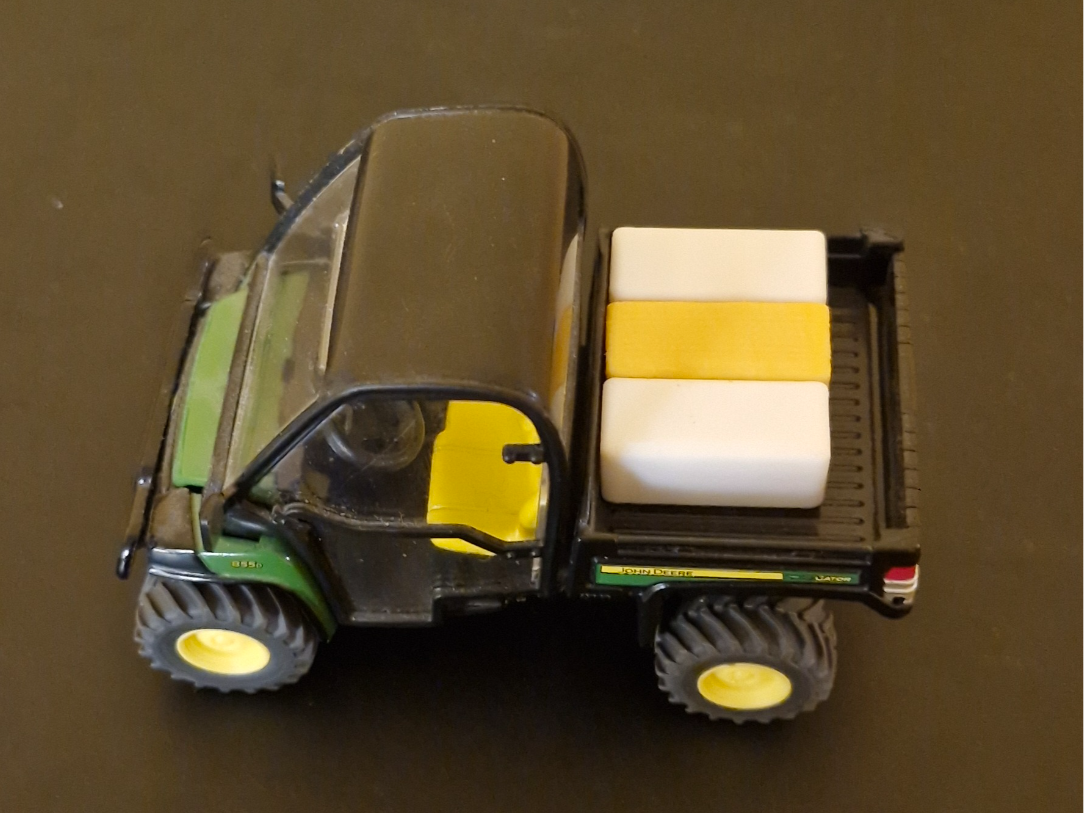 Britains 1:32 Small Square Bale