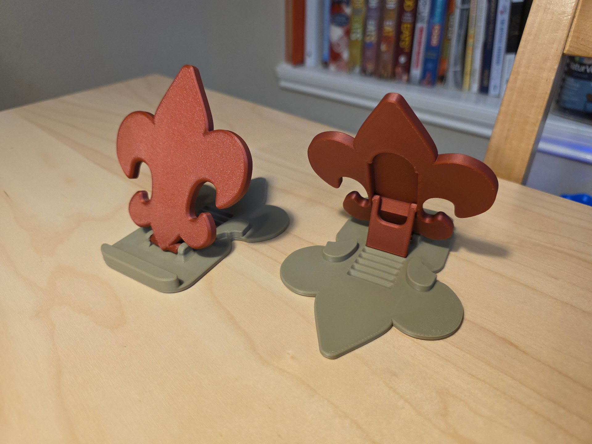 Scouting America / Fleur-de-lis Phone Stand