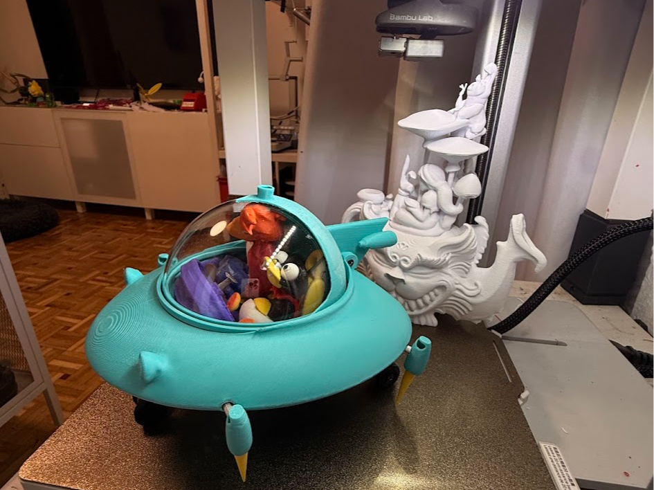 Nibbler Futurama UFO Fry Rolling Eye Spaceship toy