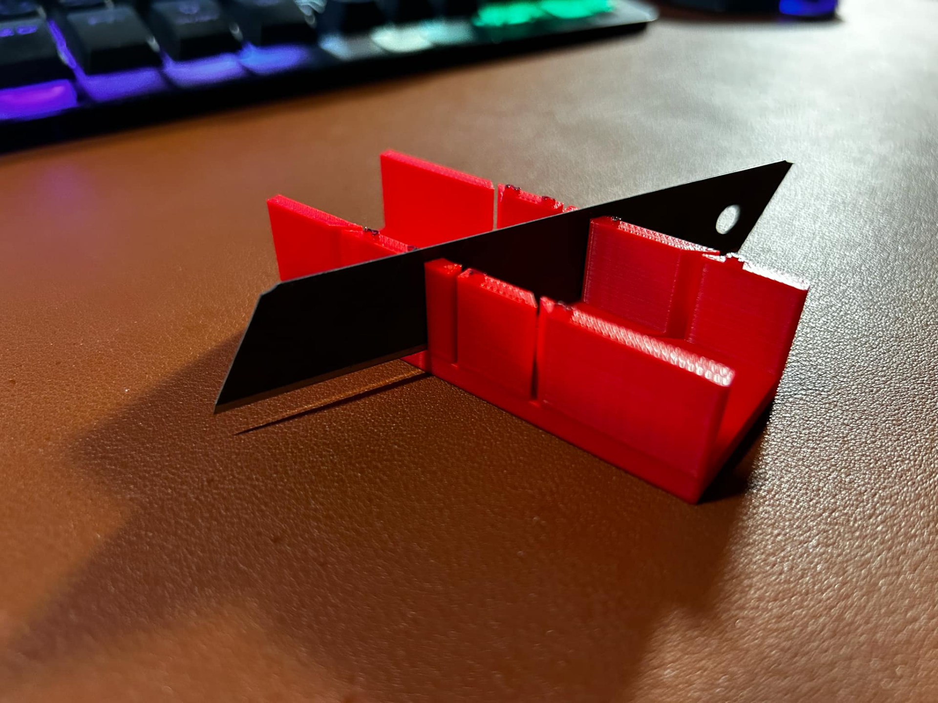Small miter mold for cutting balsa and plastic