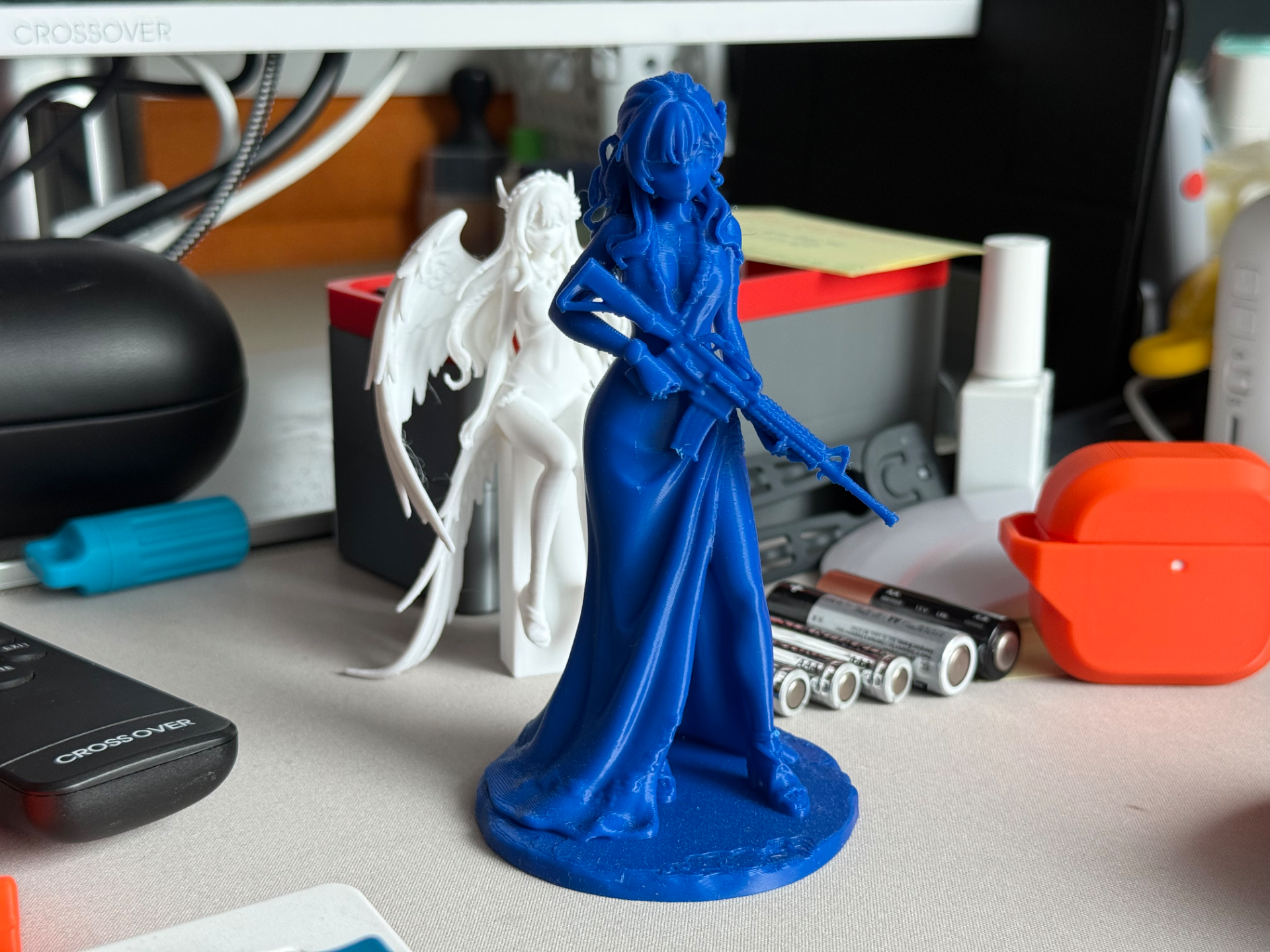 Statue of a soldier wearing a dress, holding a gun
