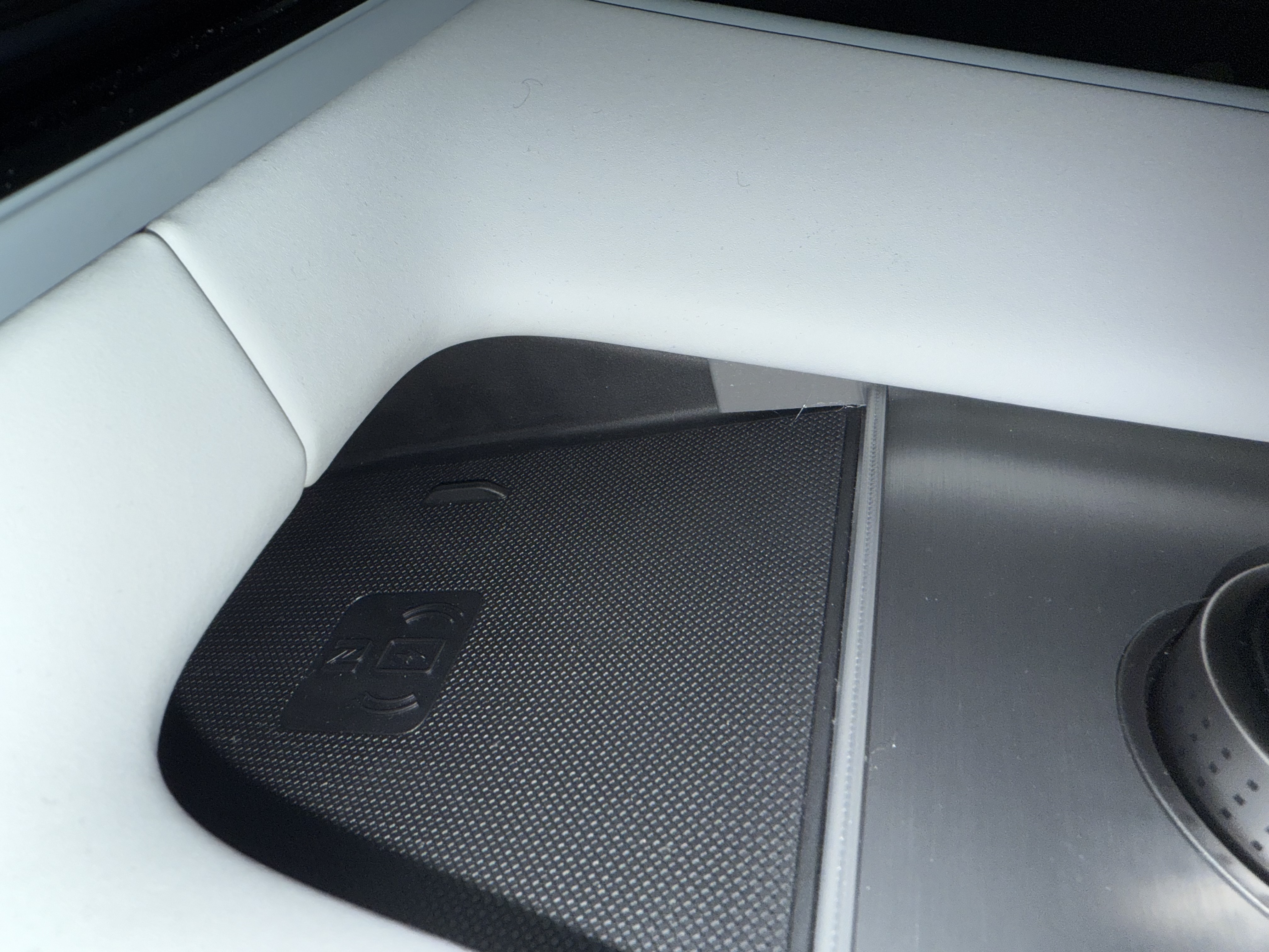 Polestar 4 Mobile Cradle Lip – Large Version