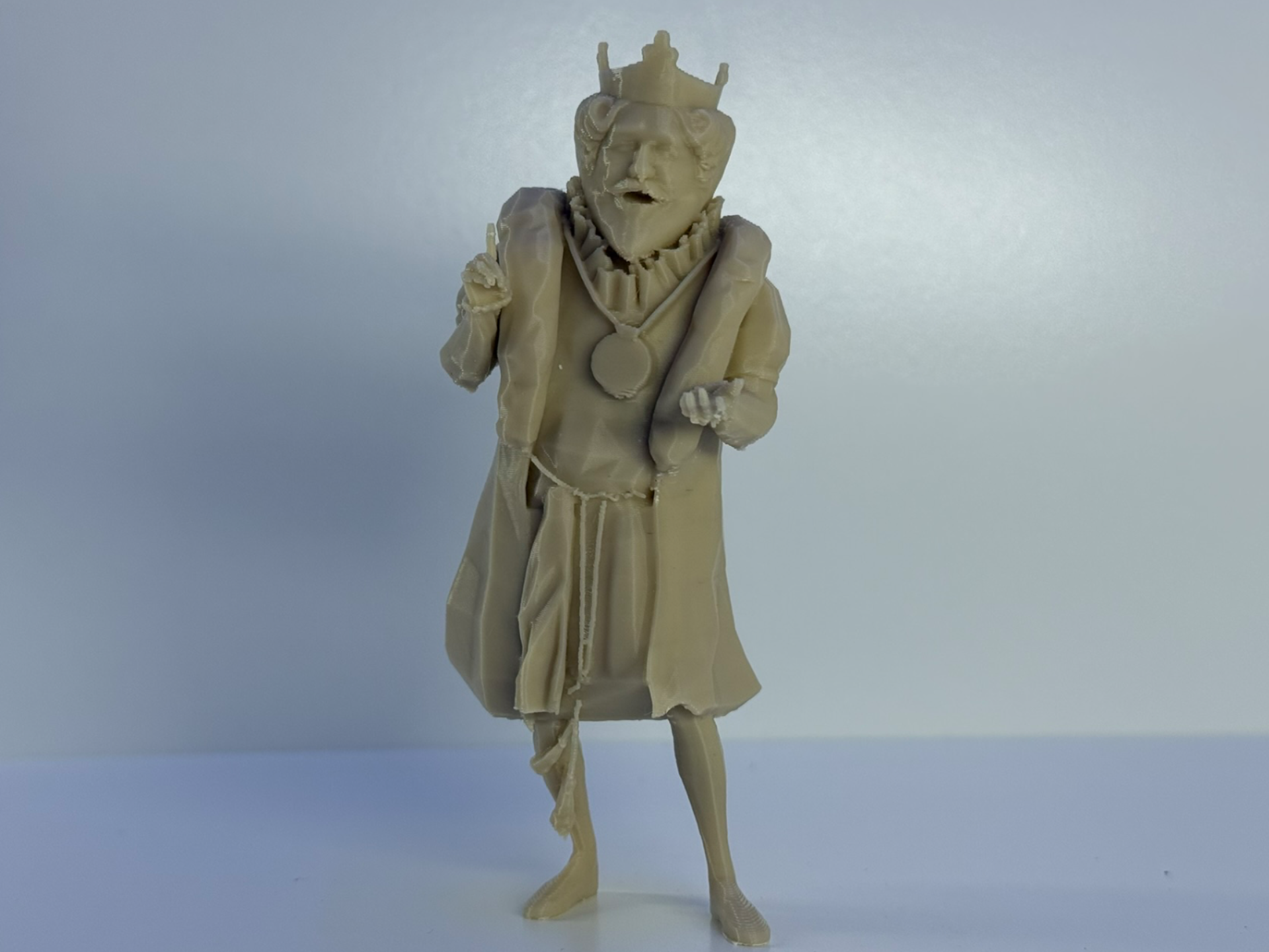 Sneak King Mini Statuette