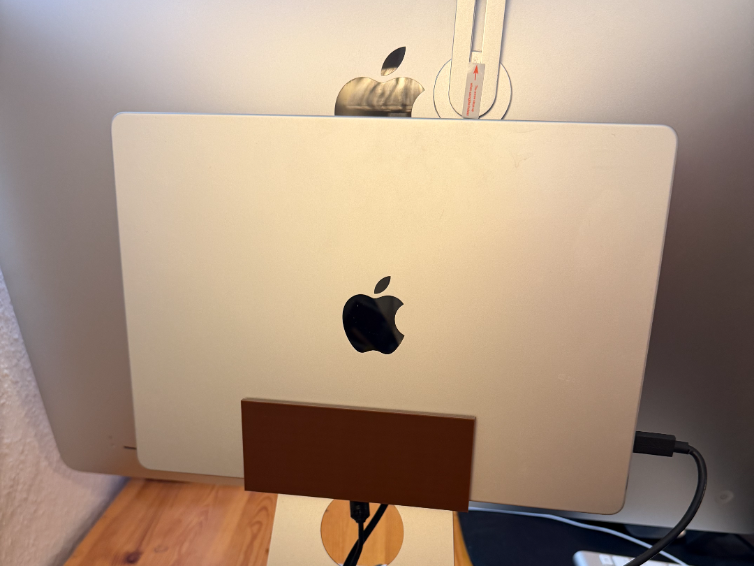 iMac 27" & MacBook Pro 14" Backpack Mount