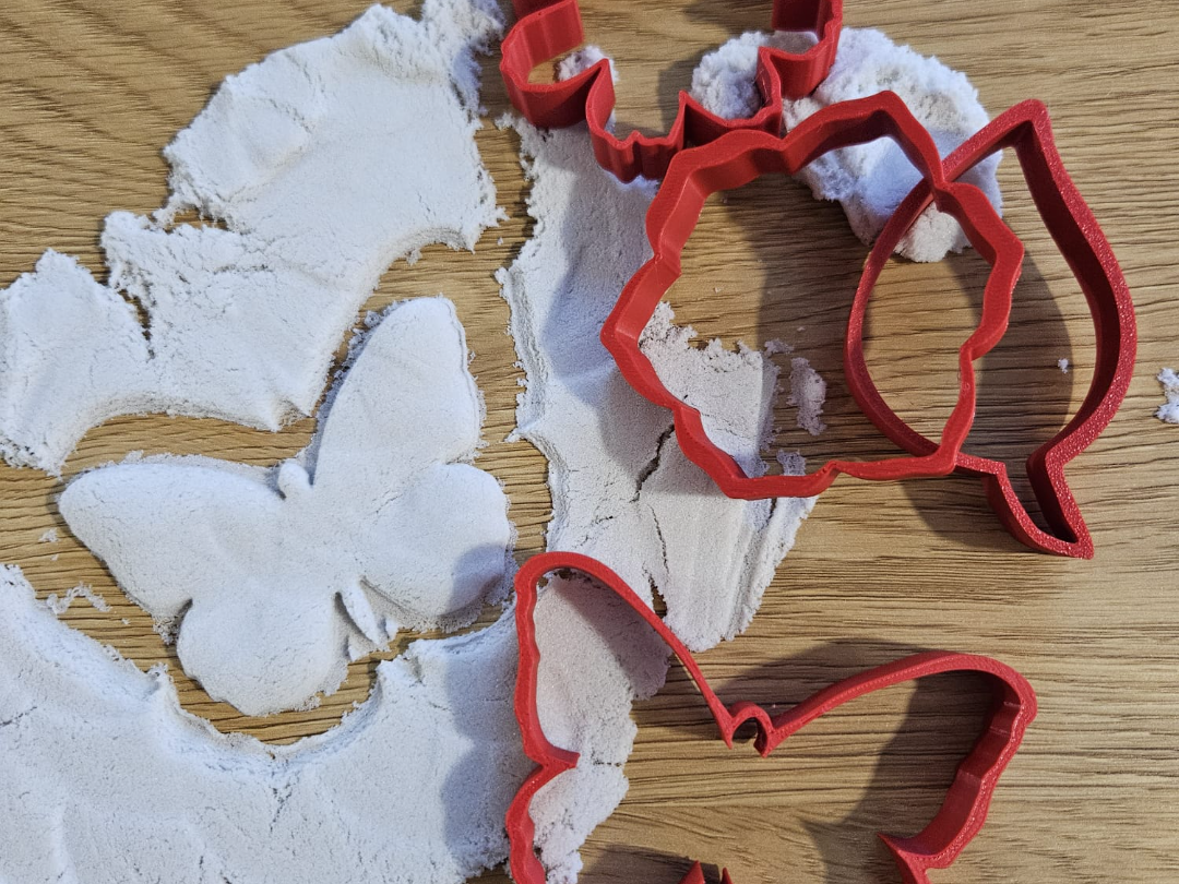 Molds for kinetic sand, clay or even cakes