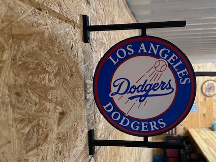 LA Dodgers sign