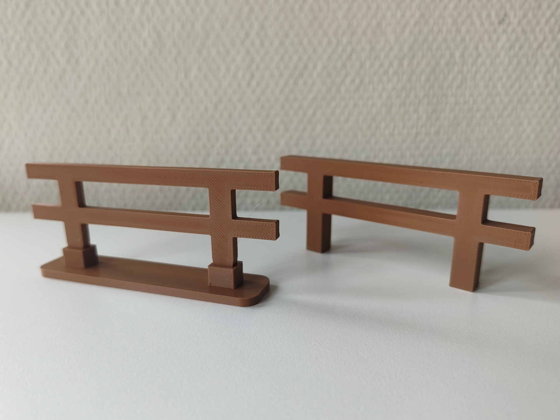 Fence for plasticine and kinetic sand