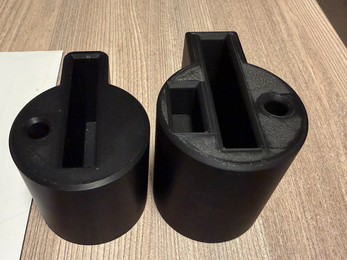 Touareg 2025 organizer and phone holder