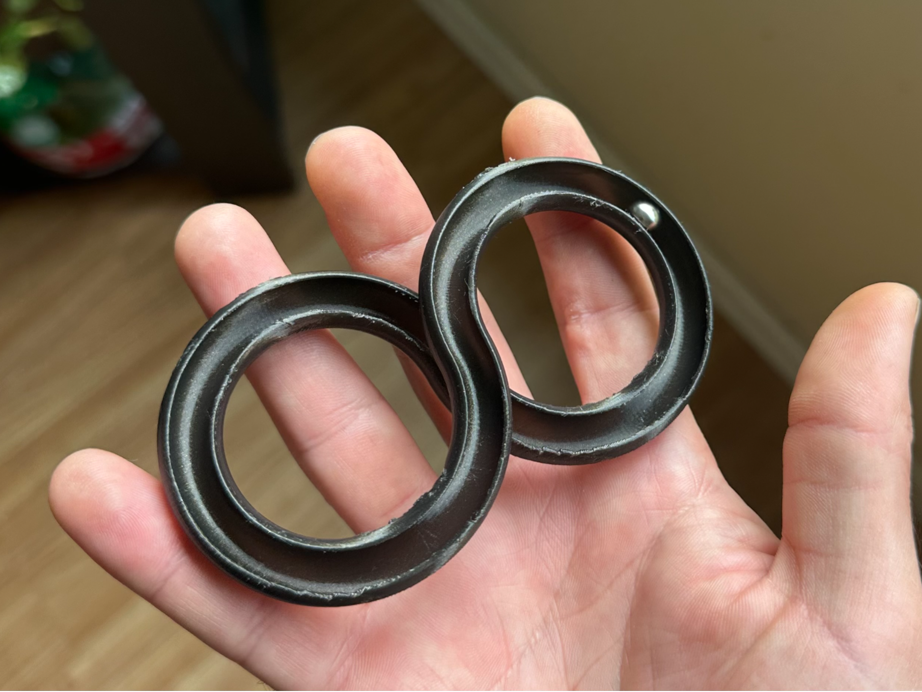 Infinity loop ball