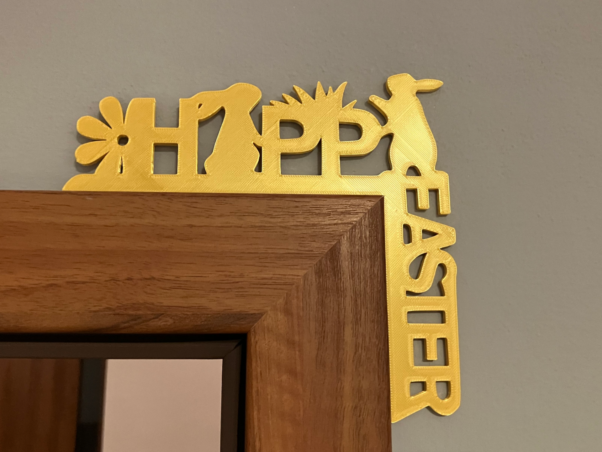Happy Easter on the door.