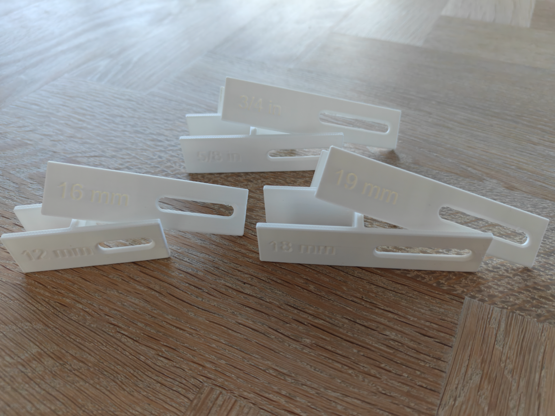 Scribing tools for various sheet thicknesses