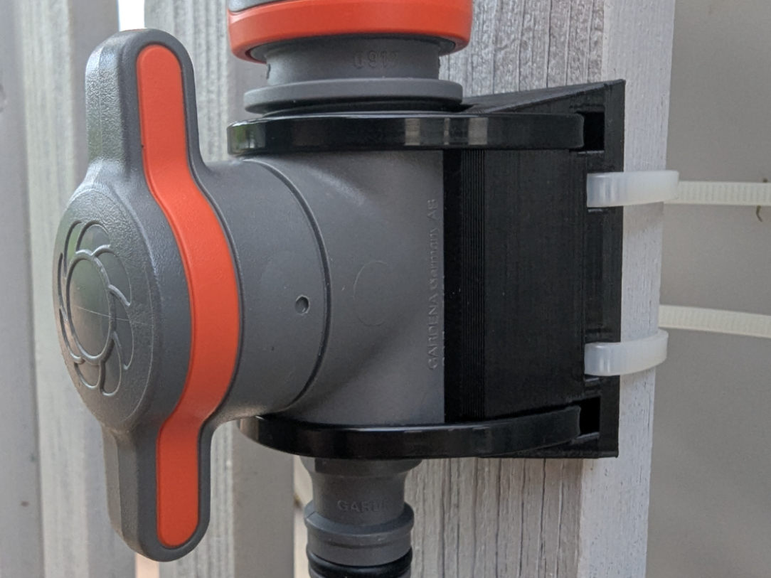 Mount for Gardena shutoff