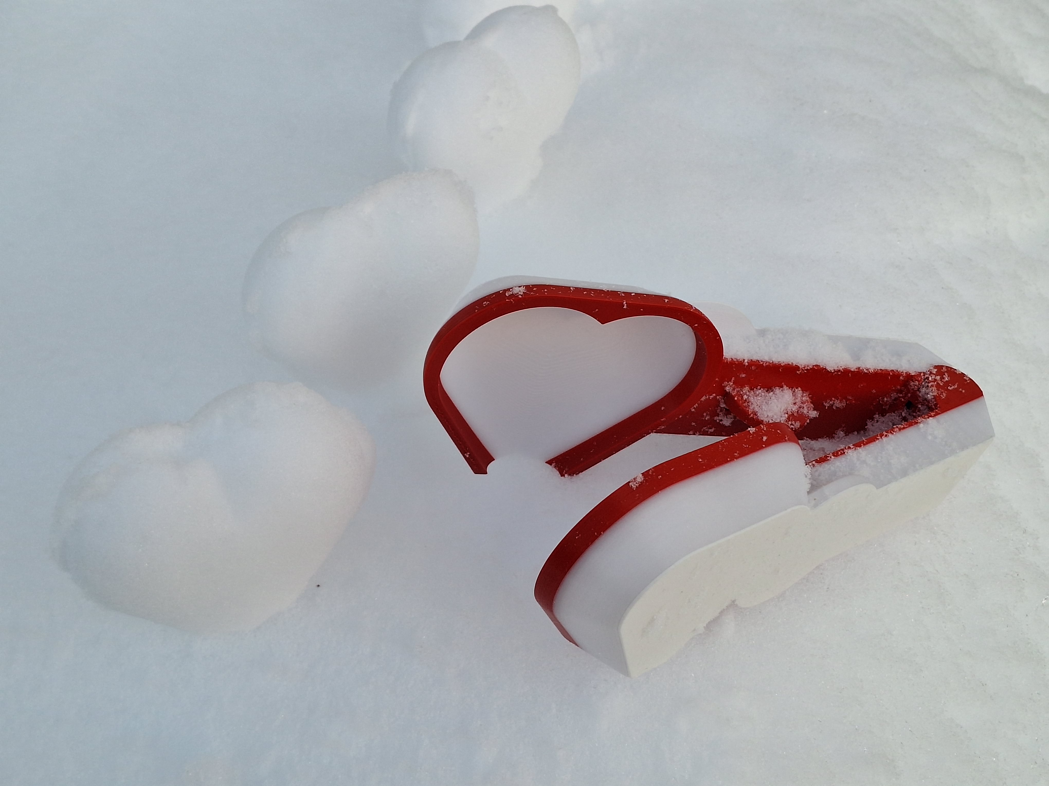 Snowball maker standing heart mold
