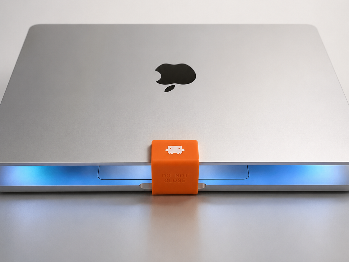 Claude Hold — MacBook Lid Stopper