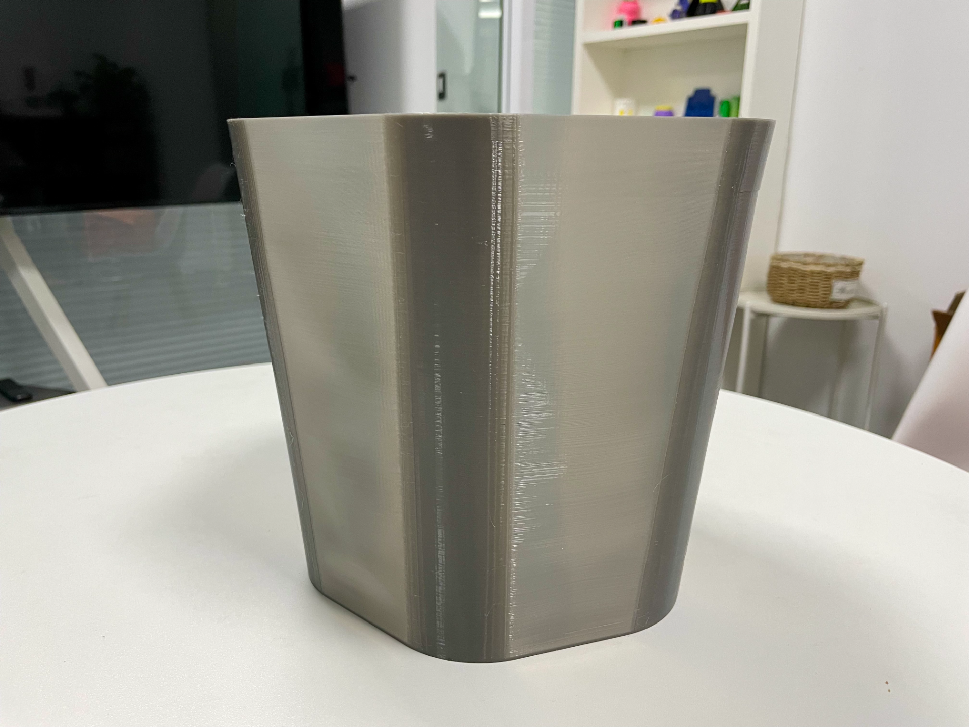 Trash bin 0.4mm wall with reinforcing rib