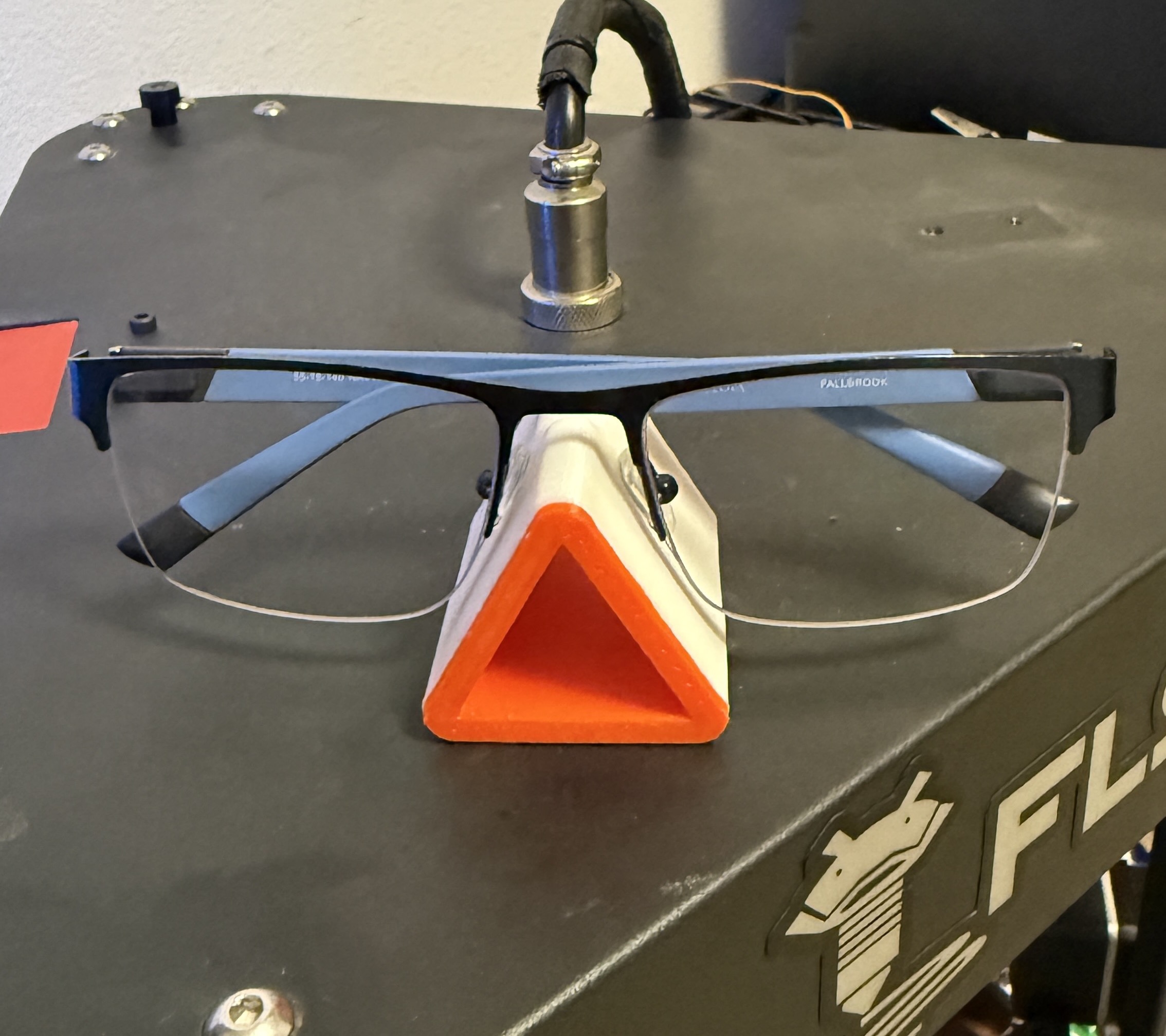 Simple Glasses Stand with Style - no MMU needed