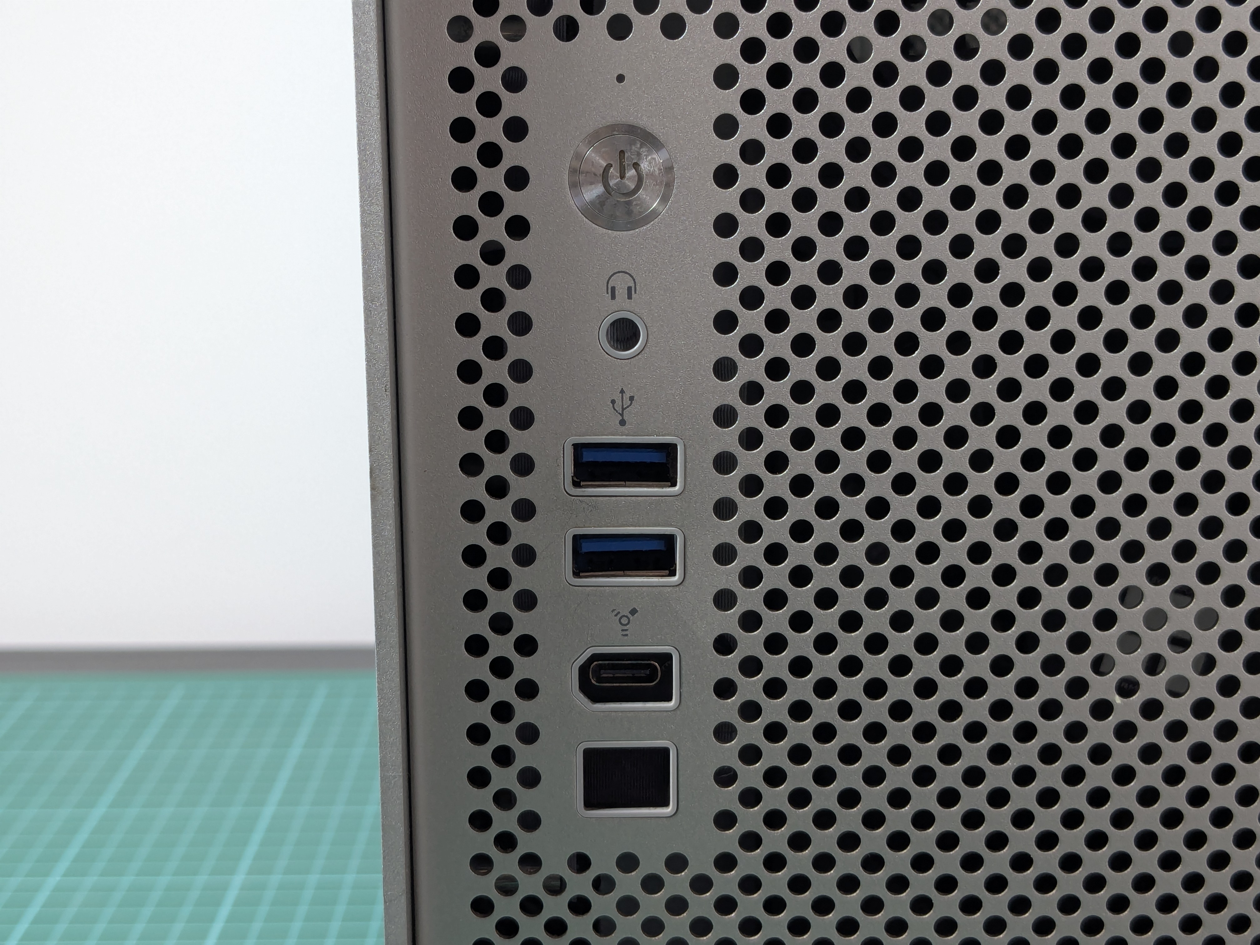 USBa and USBc Front IO panel for Mac Pro 1.1 "cheese grater" modding