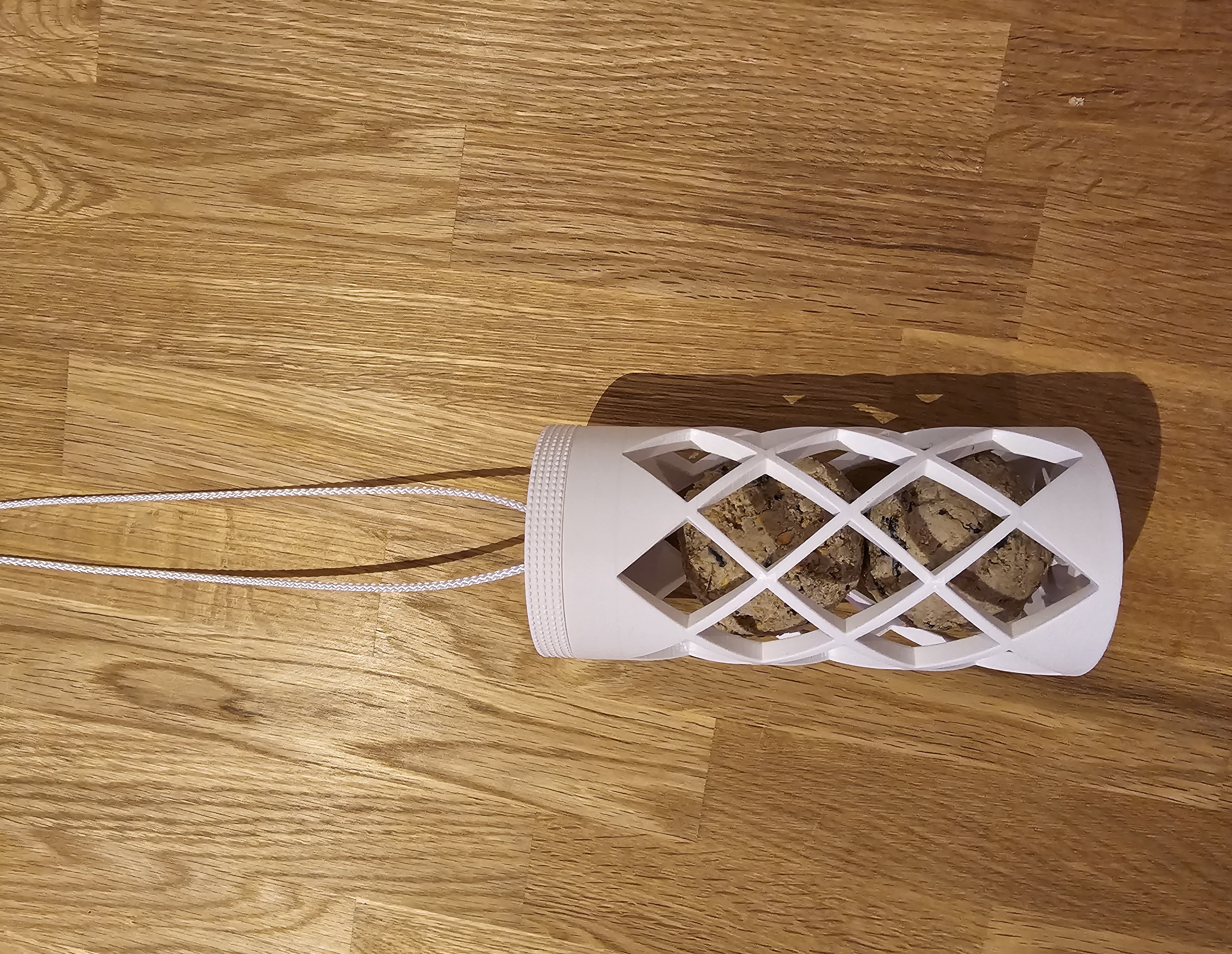 Bird feeder for 2-3 suet balls