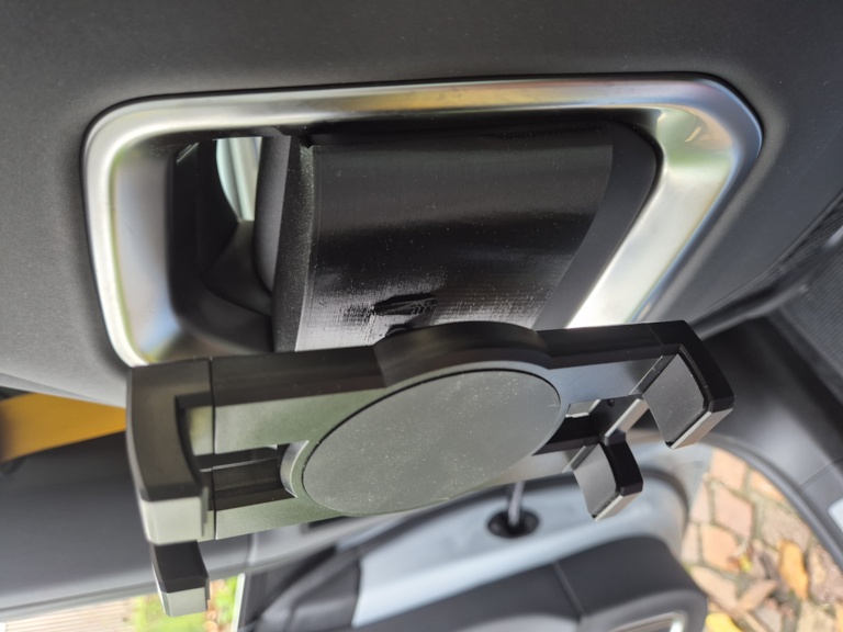 Tablet holder back seat Polestar 4