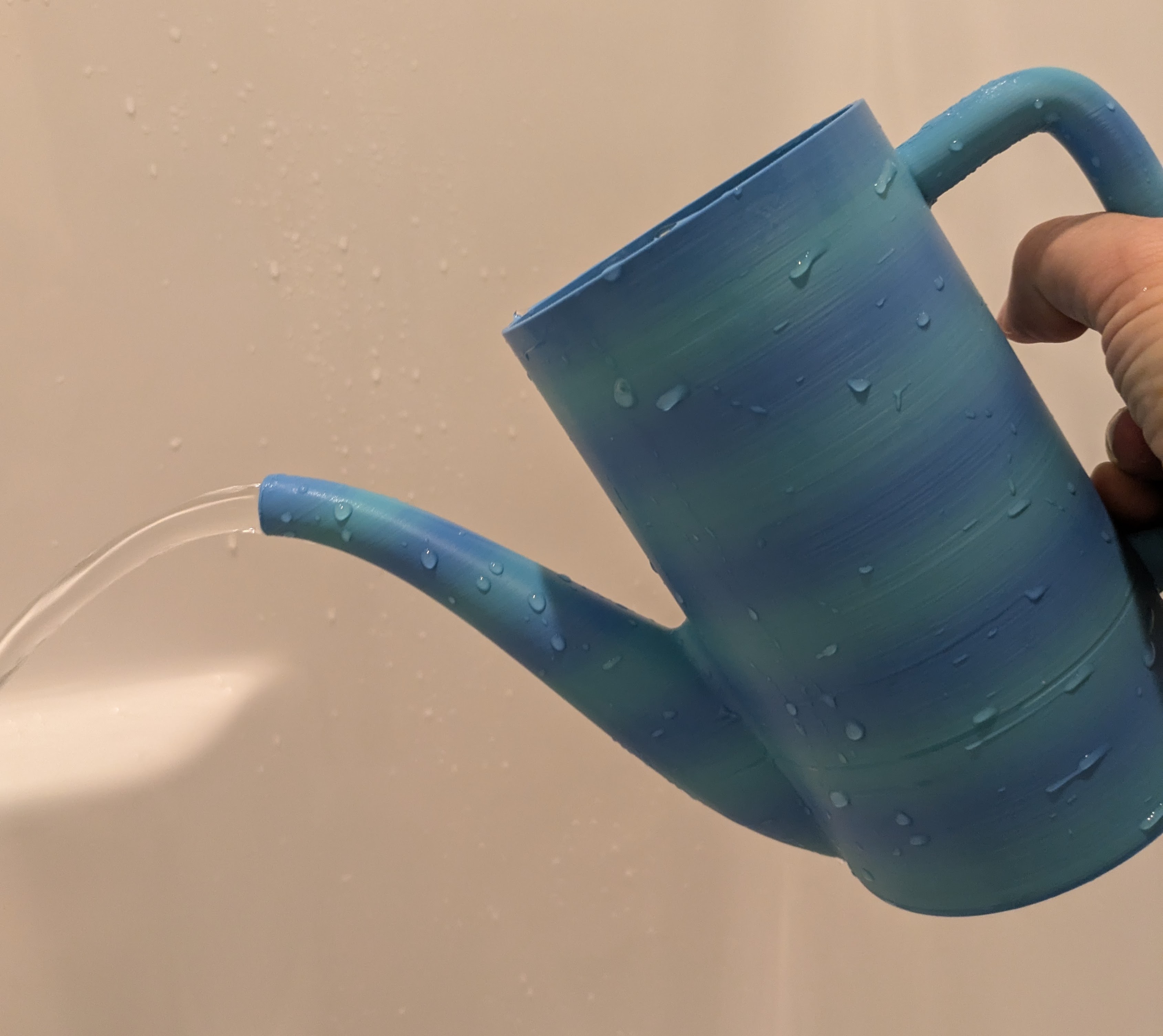 Laminar flow water pitcher