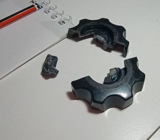 Faucet handle replacement part // Repuesto de la manija giratoria de la canilla
