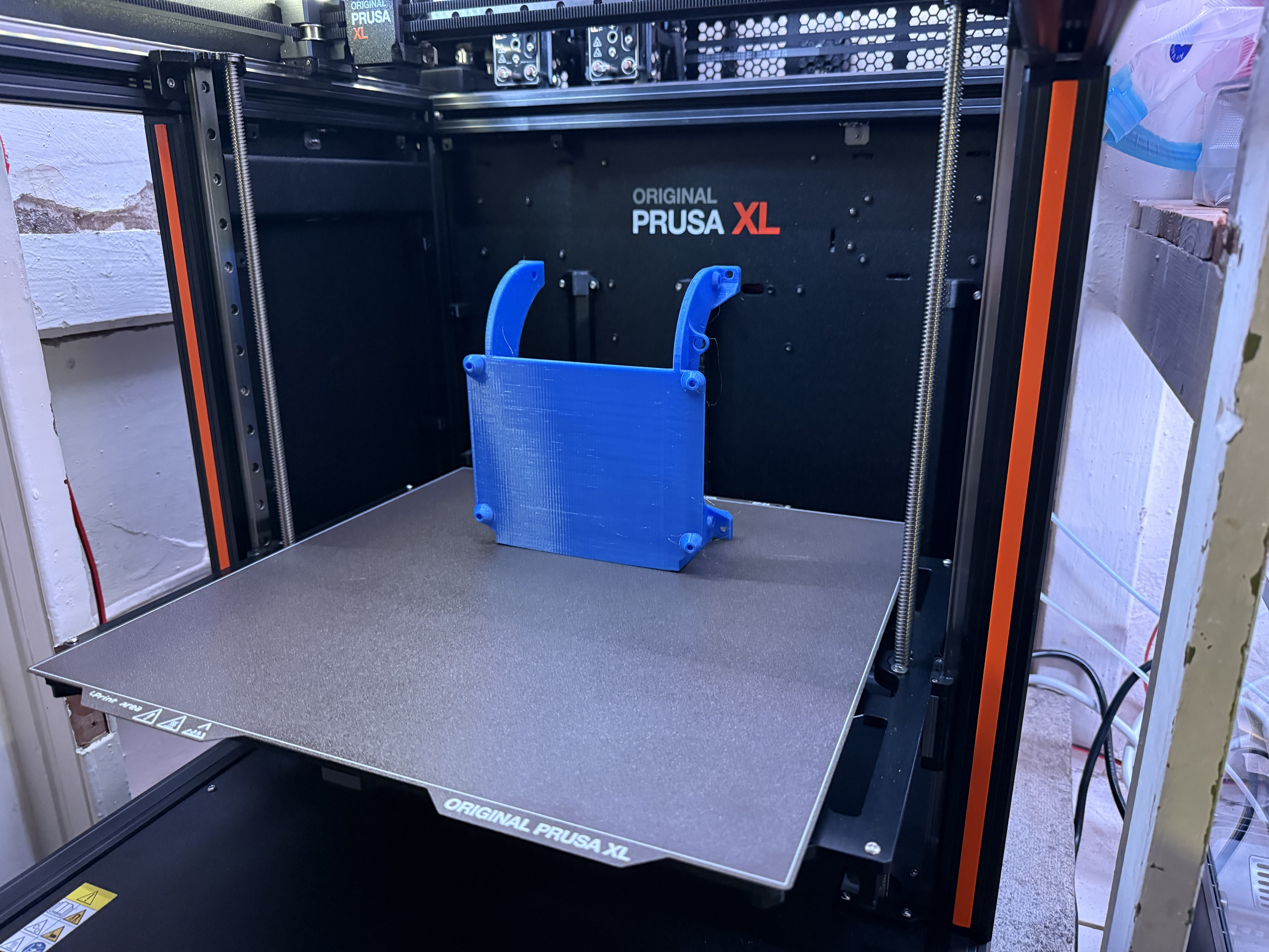 QuinLED-Dig-Octa + MeanWell LRS-200 to wall mount (Parametric - Fusion 360)