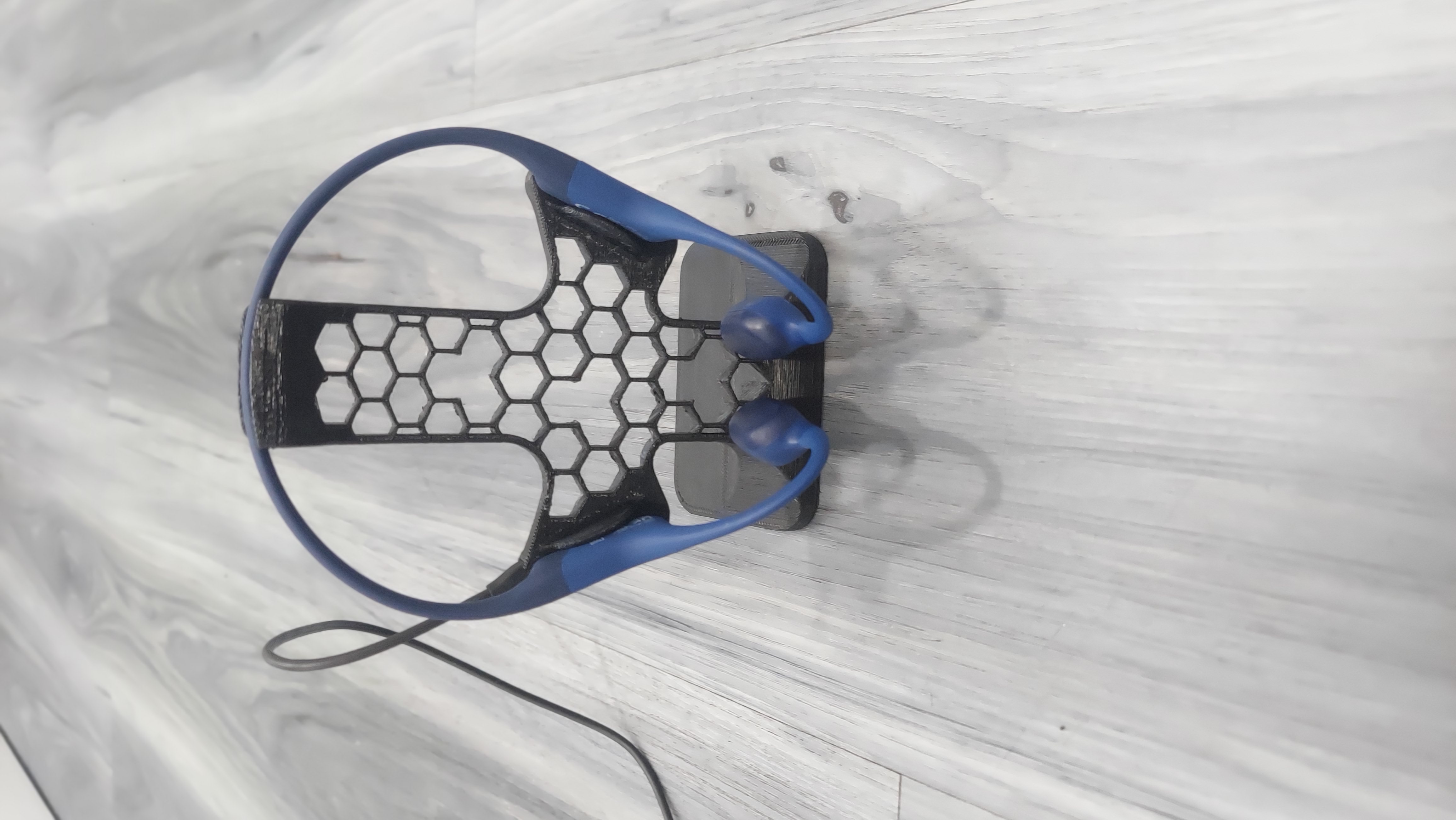 Shokz Openrun Mini Charging Port