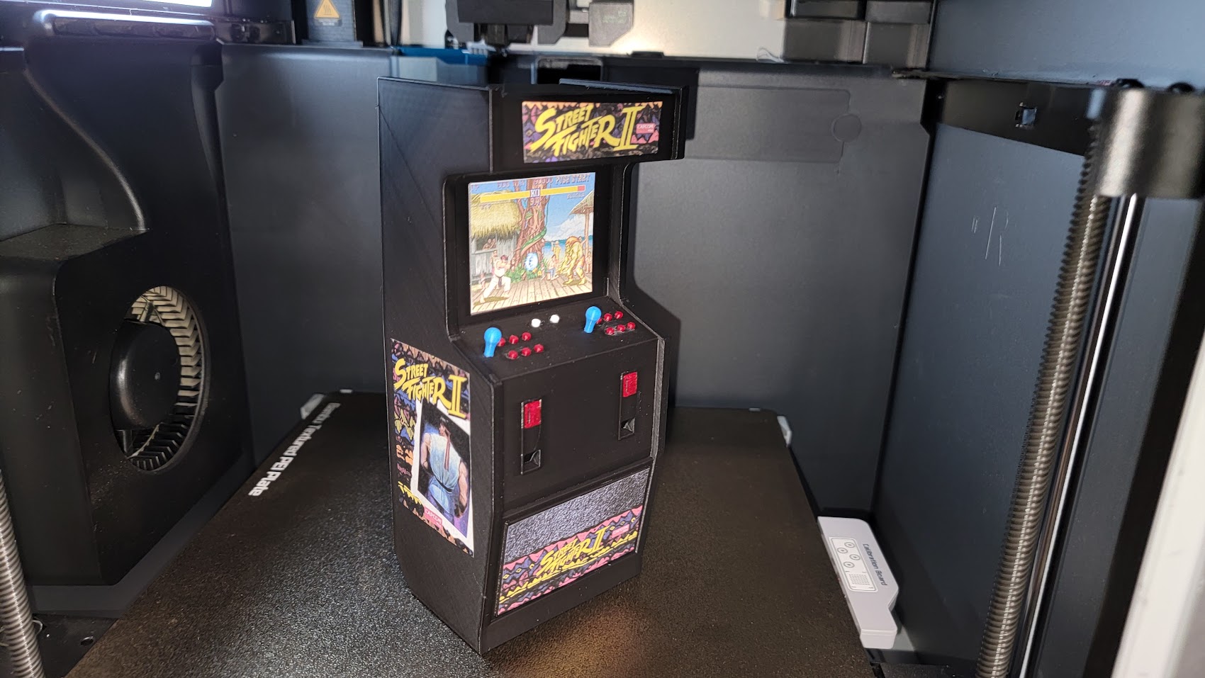 1/10 scale Arcade Cabinet with SF2 images