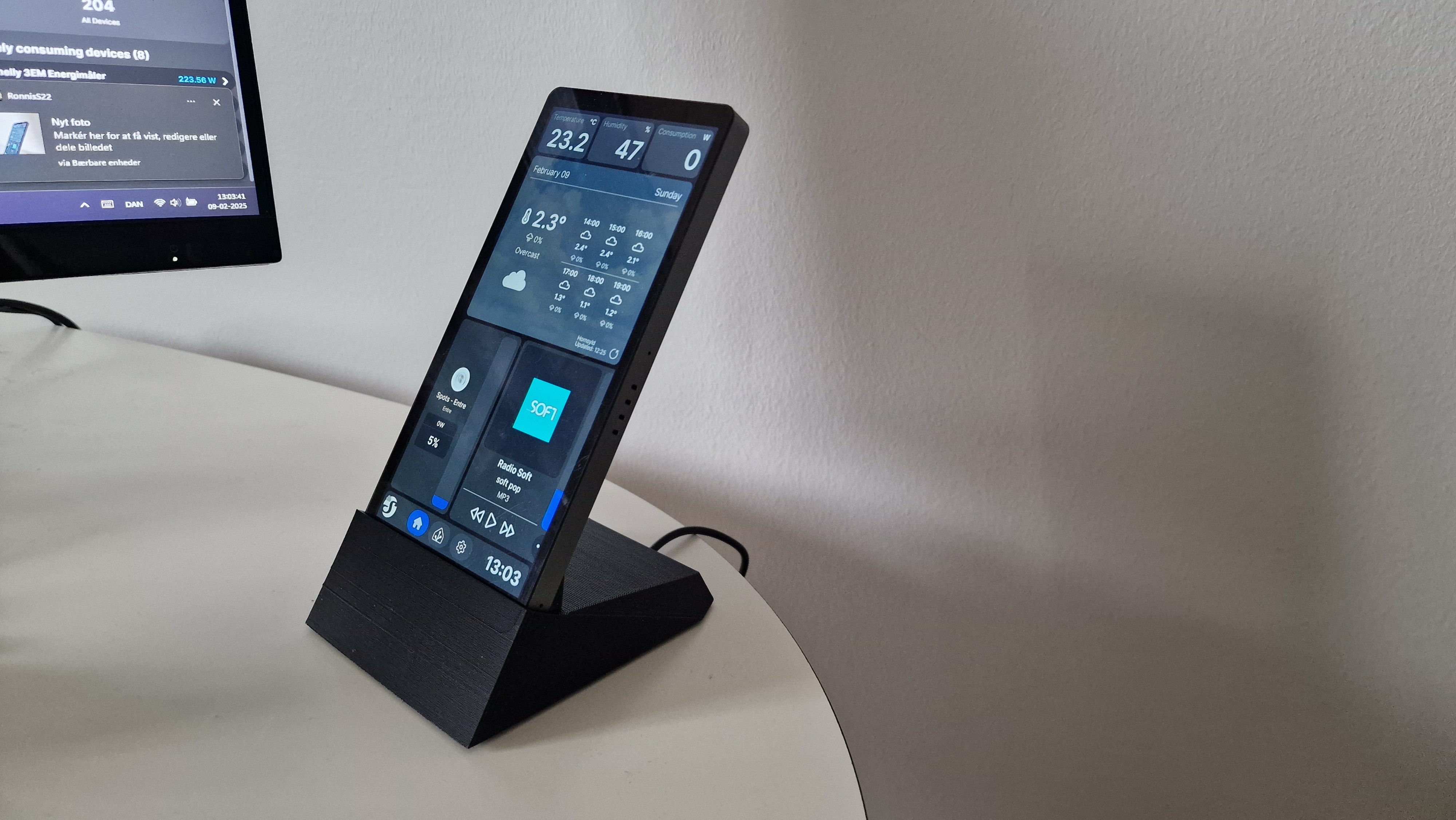 Shelly Wall Display X2 Vertical Stand