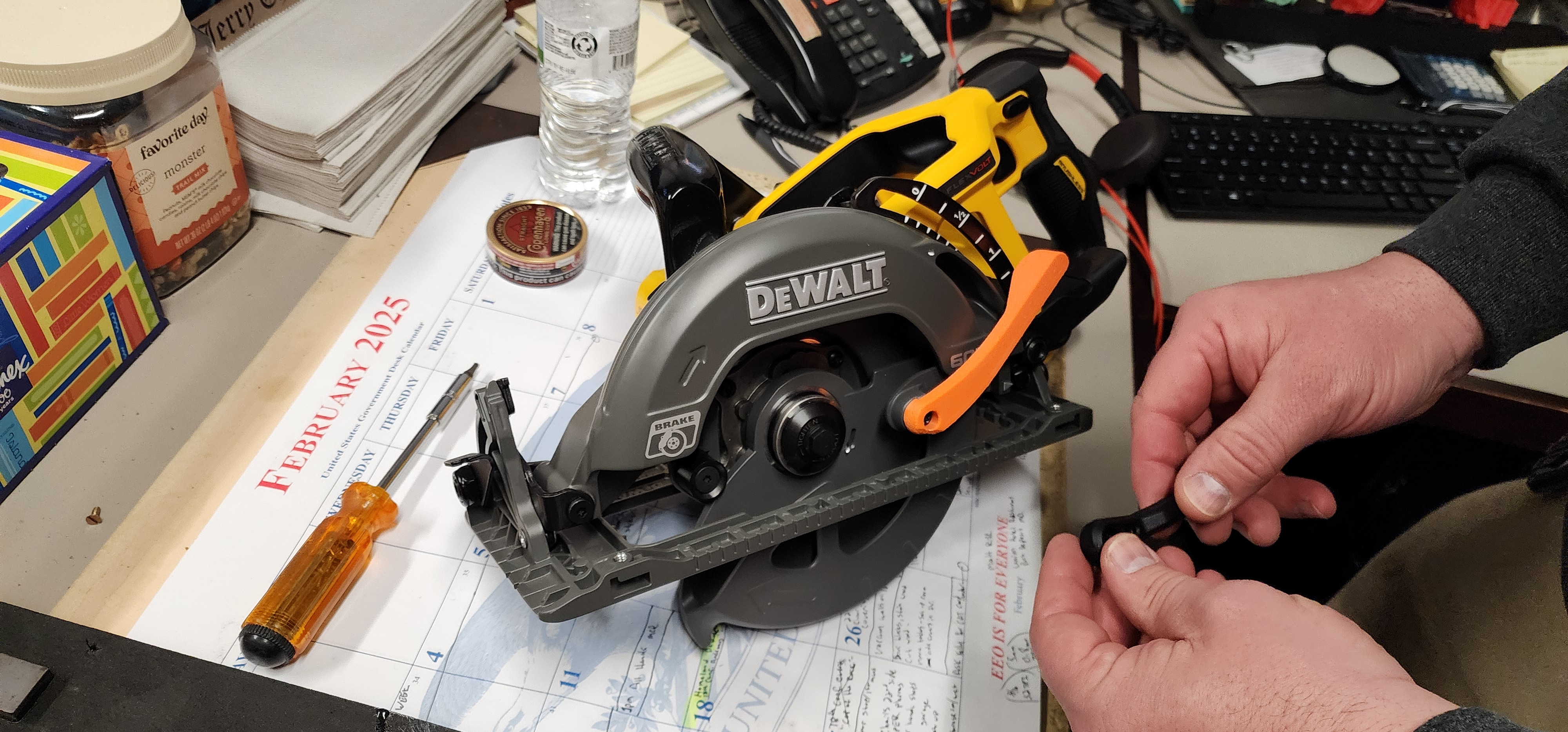 Blade Guard Retractor Extension for DeWalt DCS577 Cordless Worm Drive Circular Saw