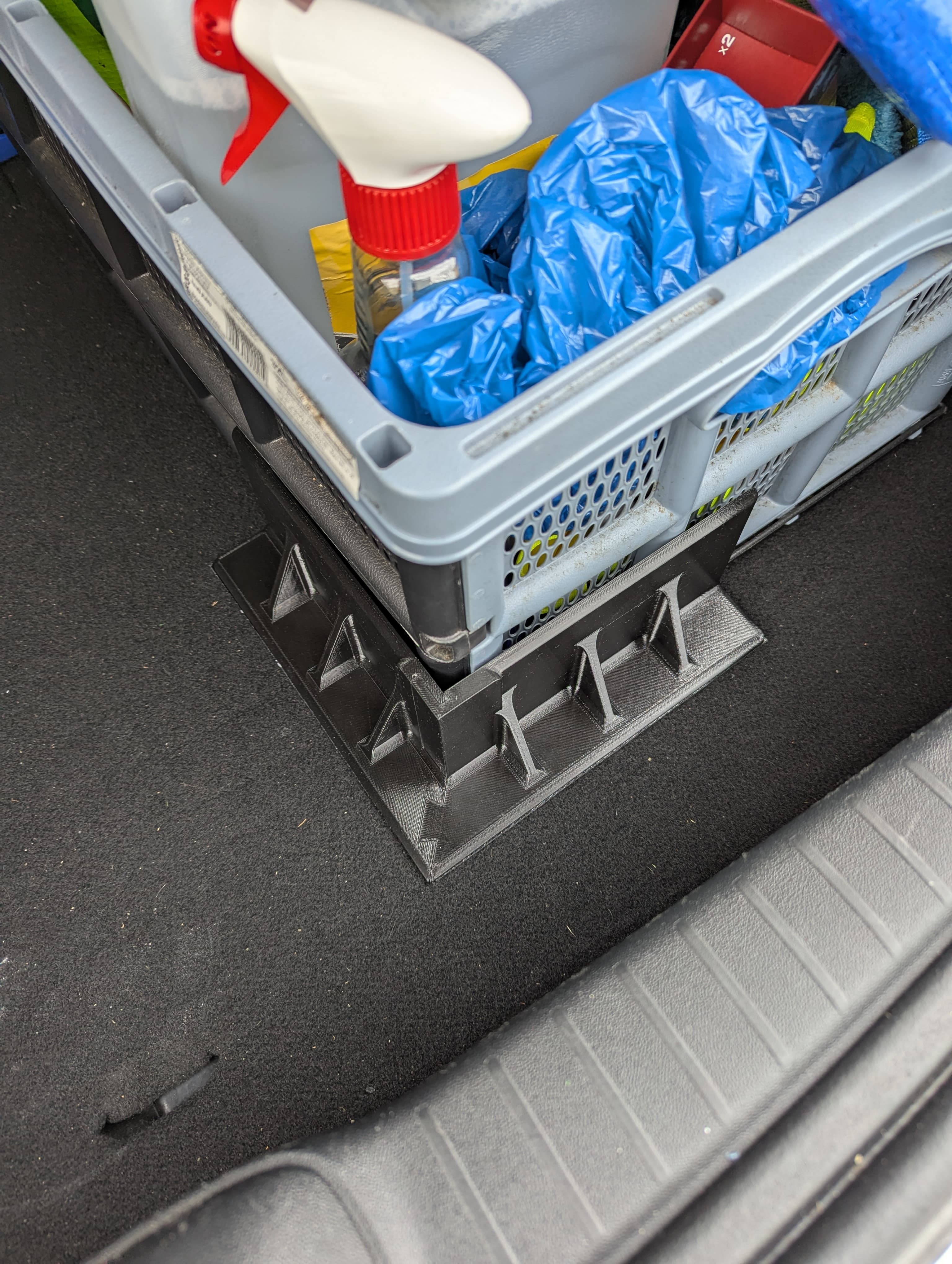 Box Holder / Support for Car Trunk