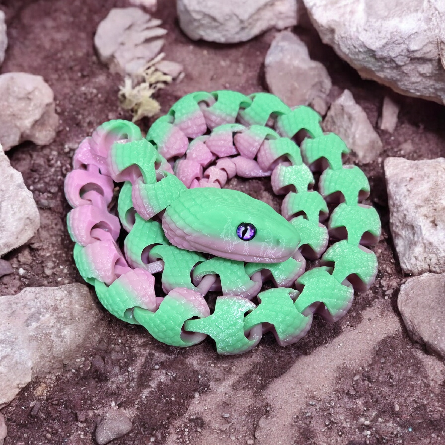Articulated Snake with Scales - 6mm + 8mm glass eye compatible
