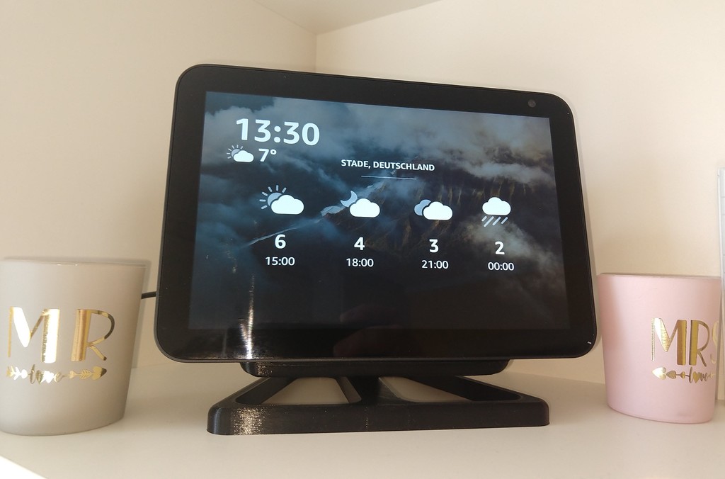 Amazon Echo Show 8 stand