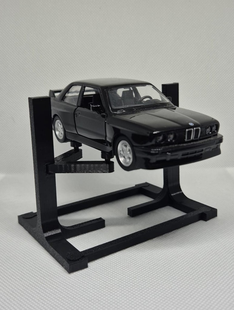 Miniature Car Lift – Because Your Toy Cars Deserve Workplace Hazards Too