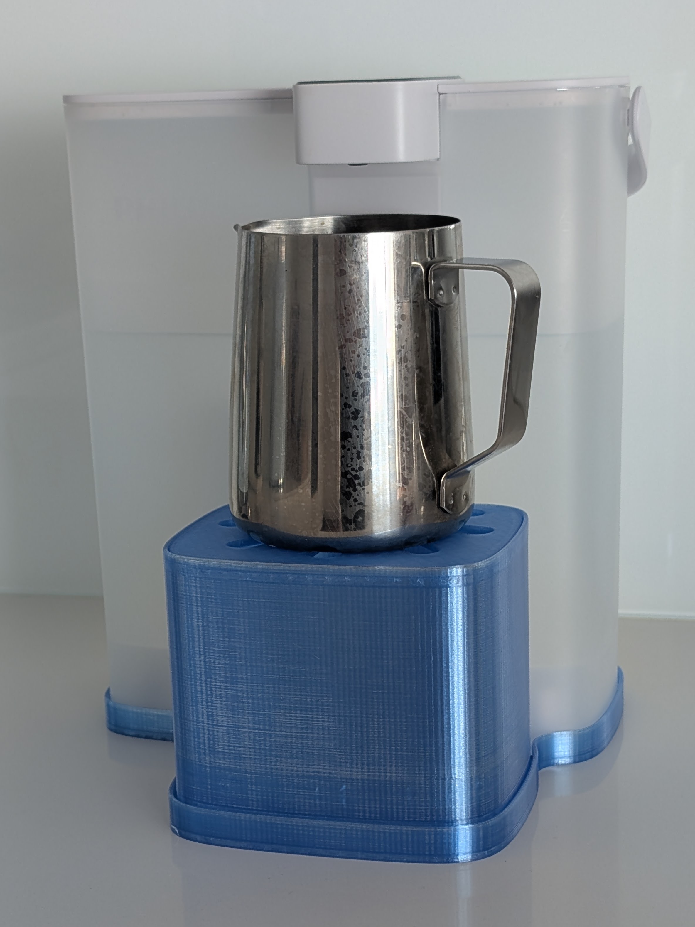 Base for the Philips water filtration pitcher