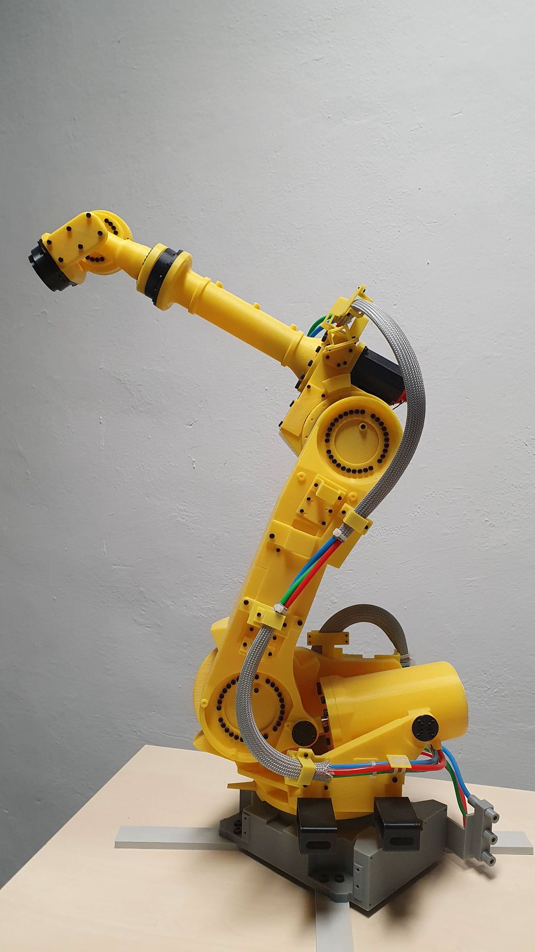 Robot Fanuc r-2000ib/210f (scale 1:5)