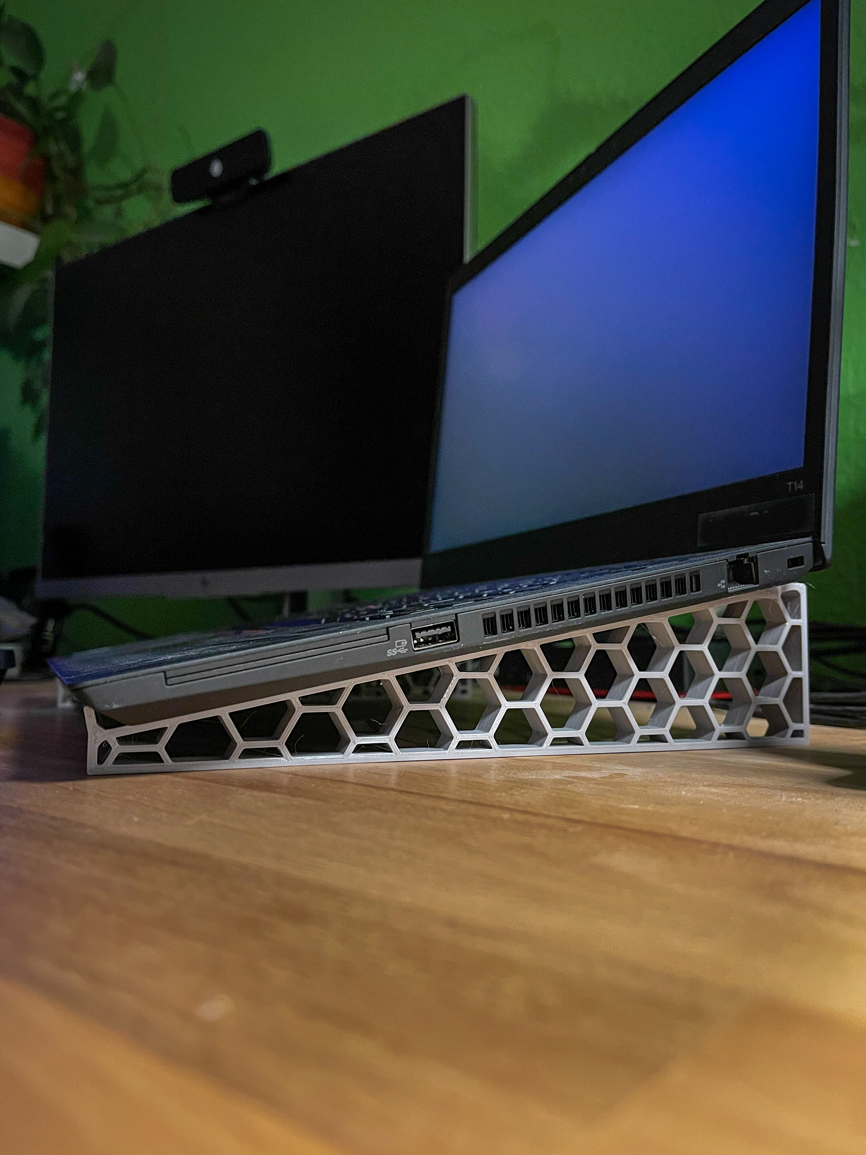 Honeycomb style notebook elevation stand