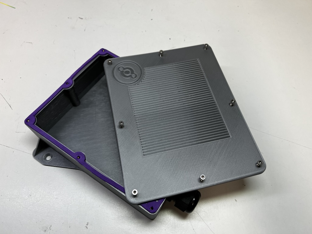 Outdoor water resistant enclosure - Designed for Helium Miner Hotspot - Finestra