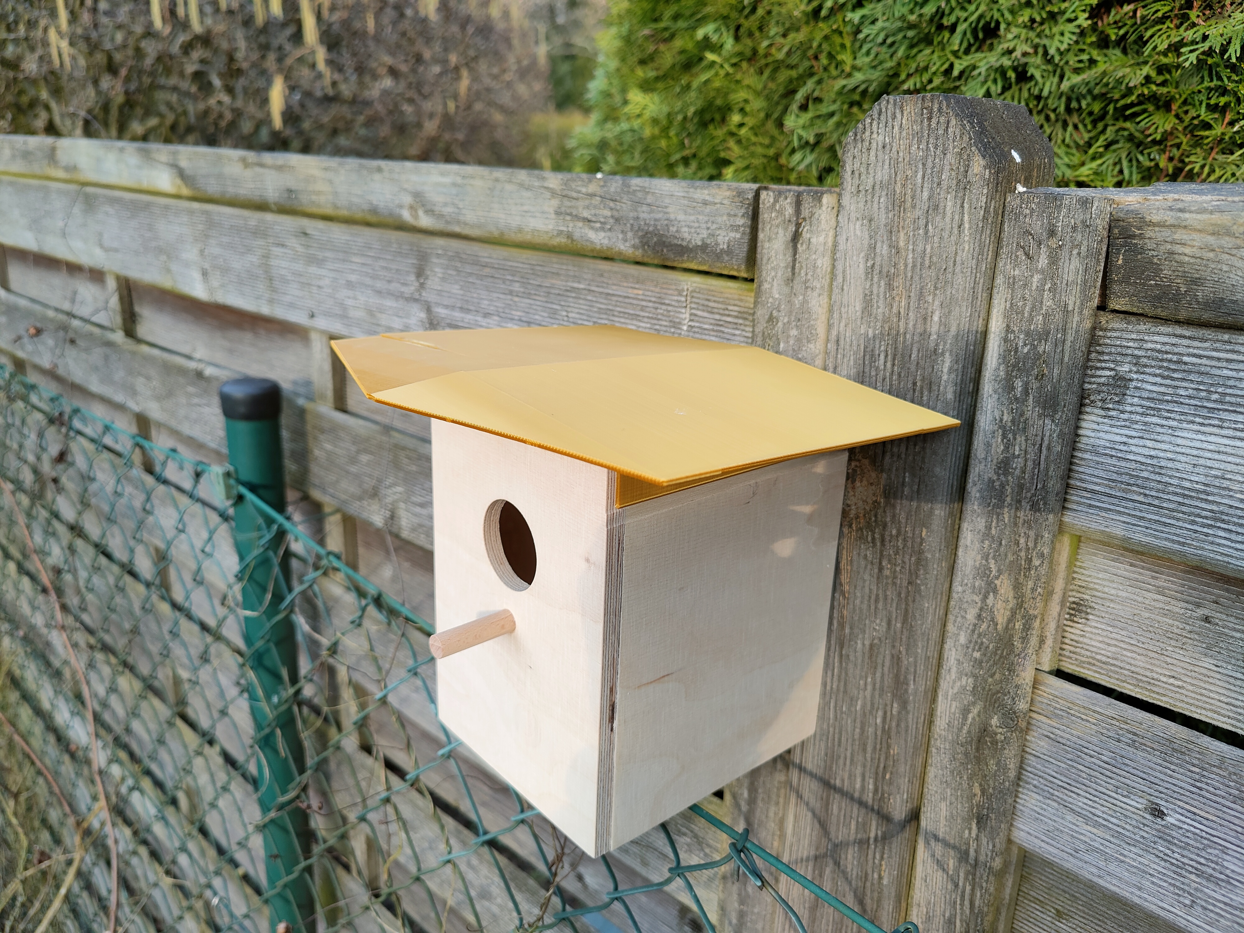 Roof for birdhouse / birdfeeder / beehouse