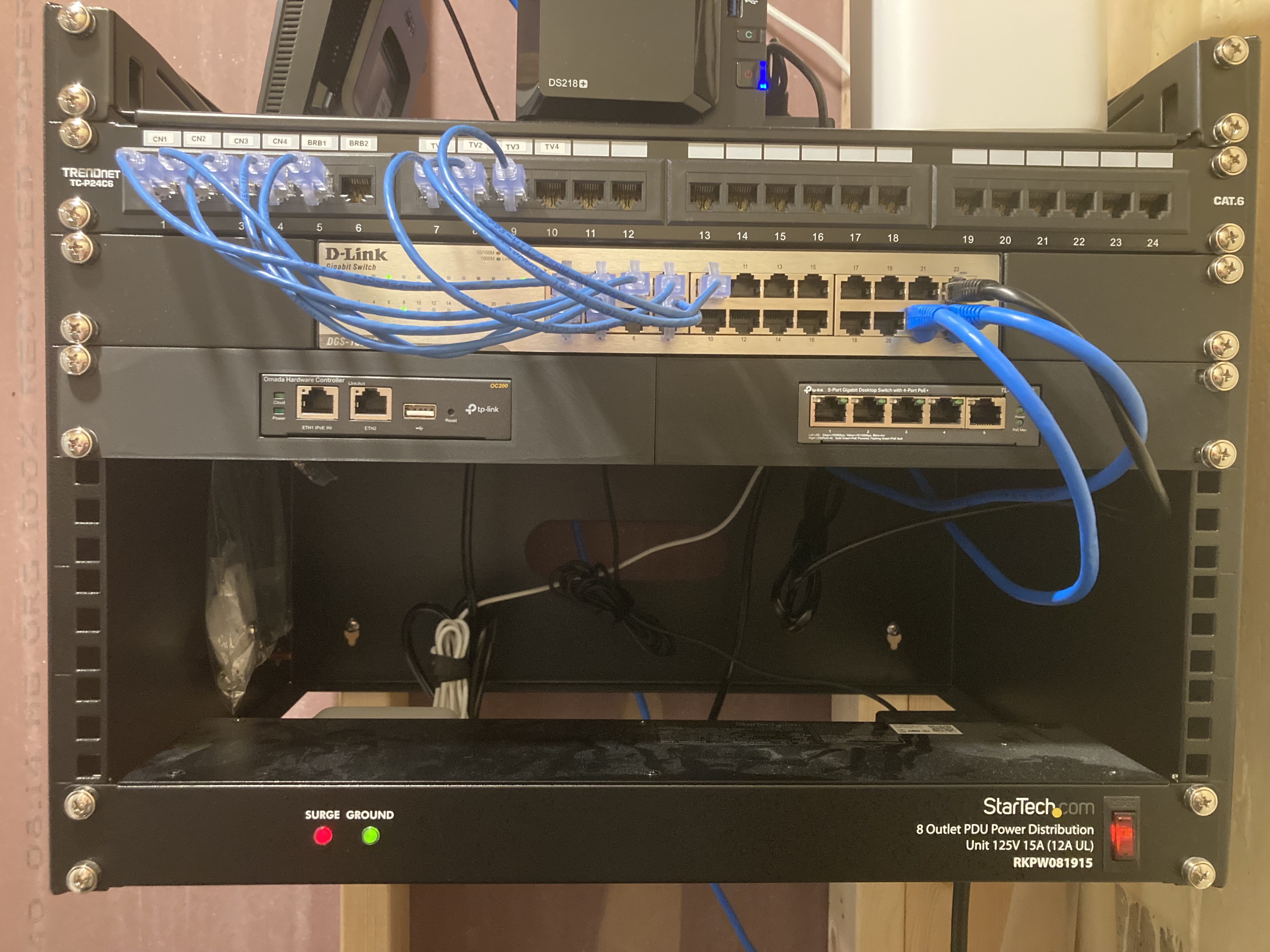 TP-Link 1U rackmount housing for OC200 and TL-SG1005P