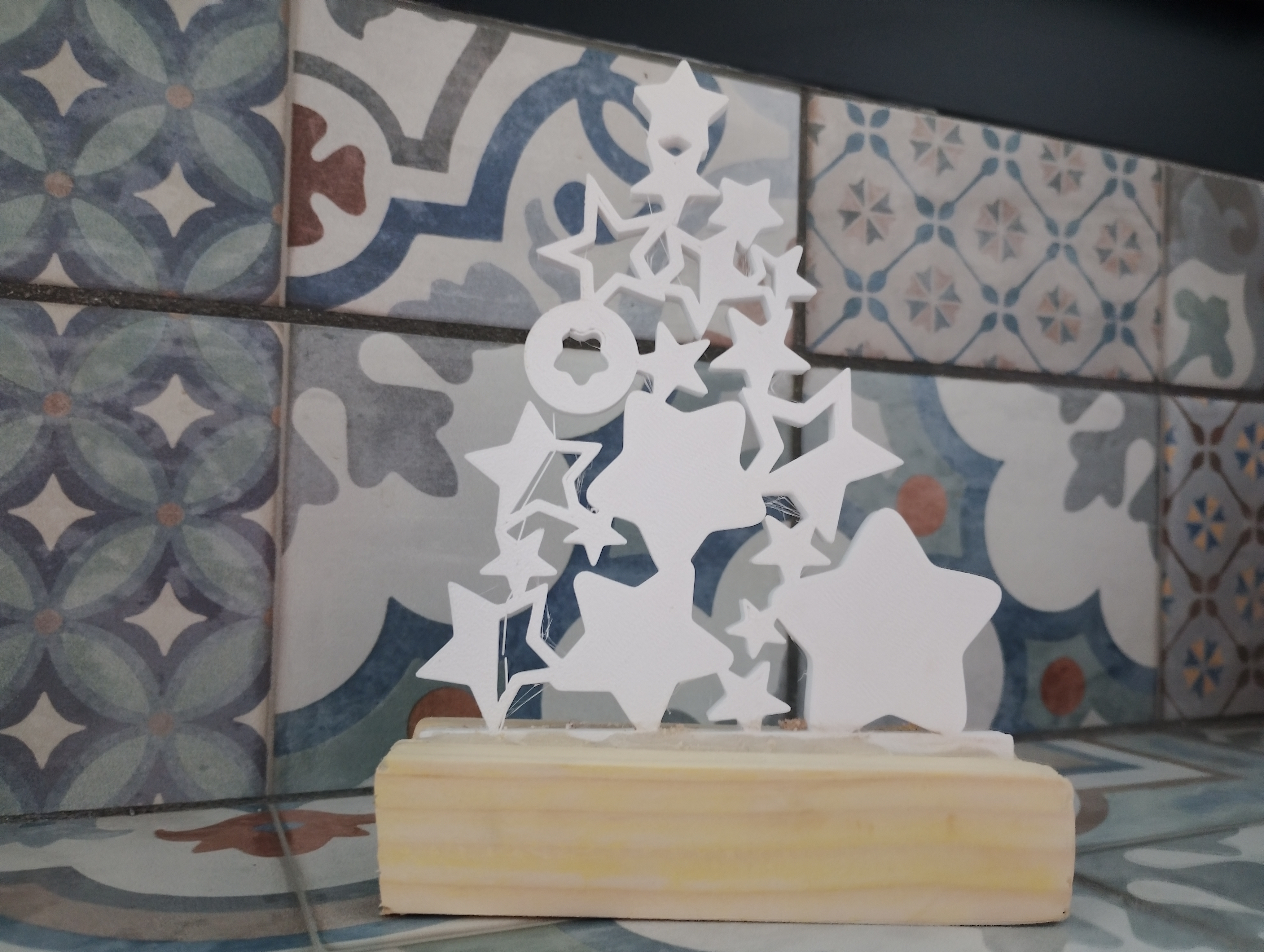 Sapin de Noël en Étoiles – Décoration Festive
