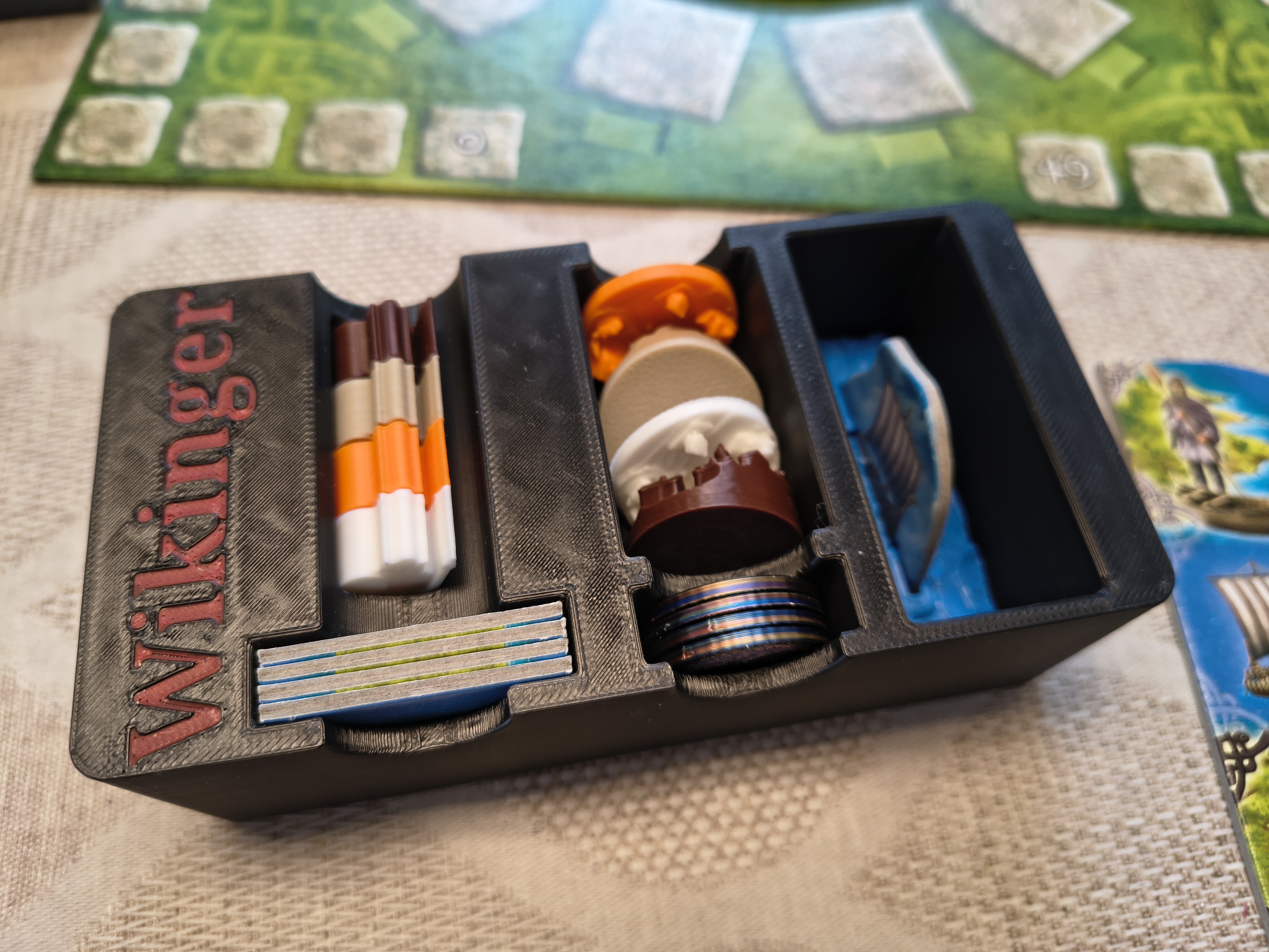 Einsatz und Figuren für das Brettspiel "Wikinger"